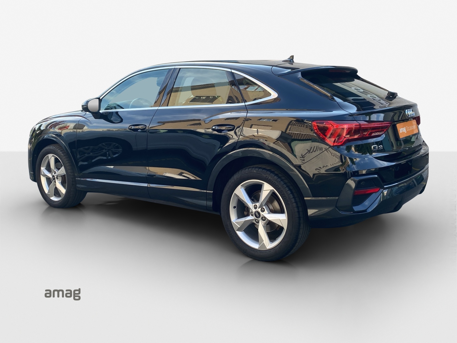 AUDI Q3 Sportback 35 TFSI Attraction S-tronic-image-2