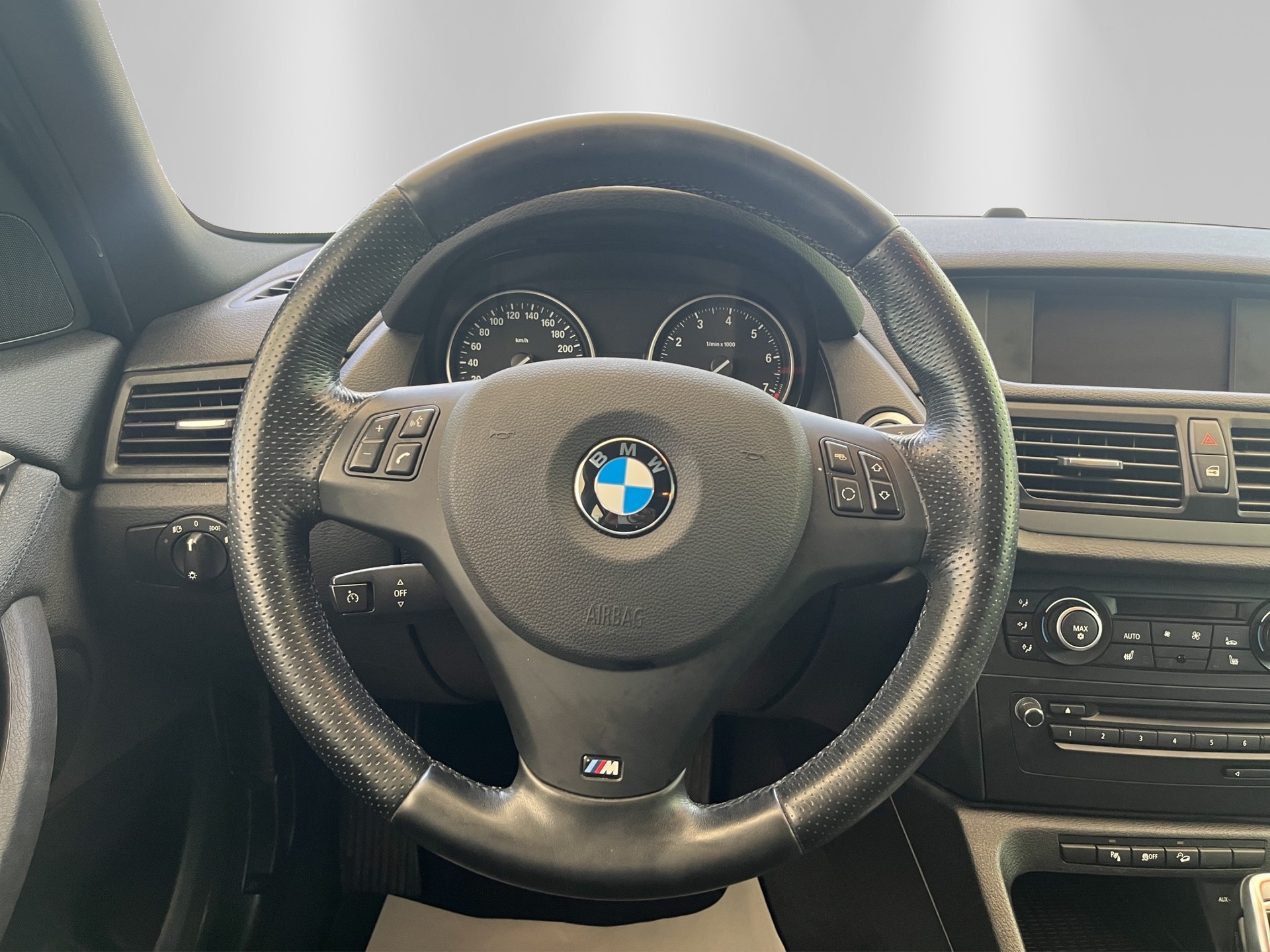 BMW X1 xDrive 28i Steptronic-image-9