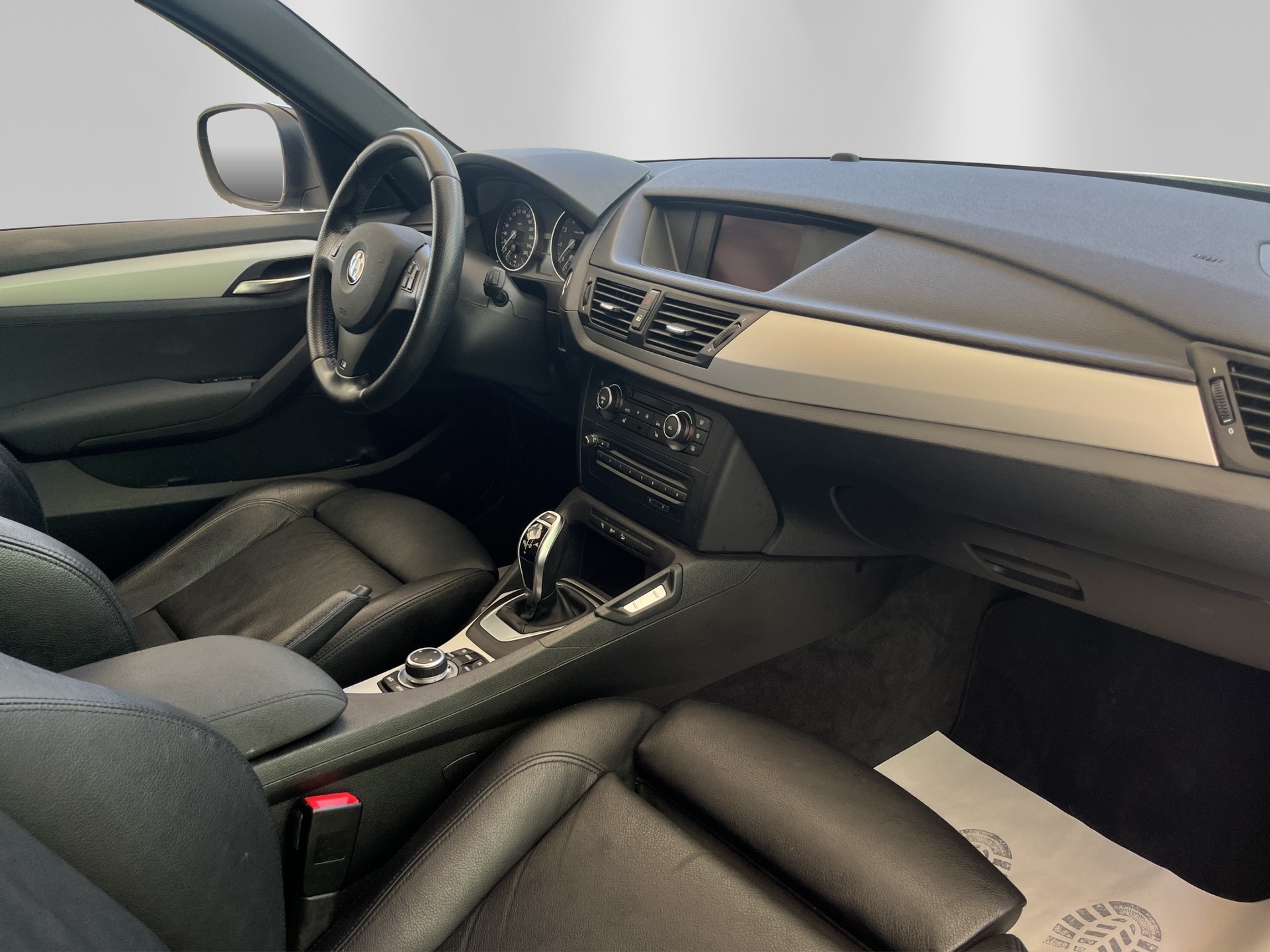 BMW X1 xDrive 28i Steptronic-image-12