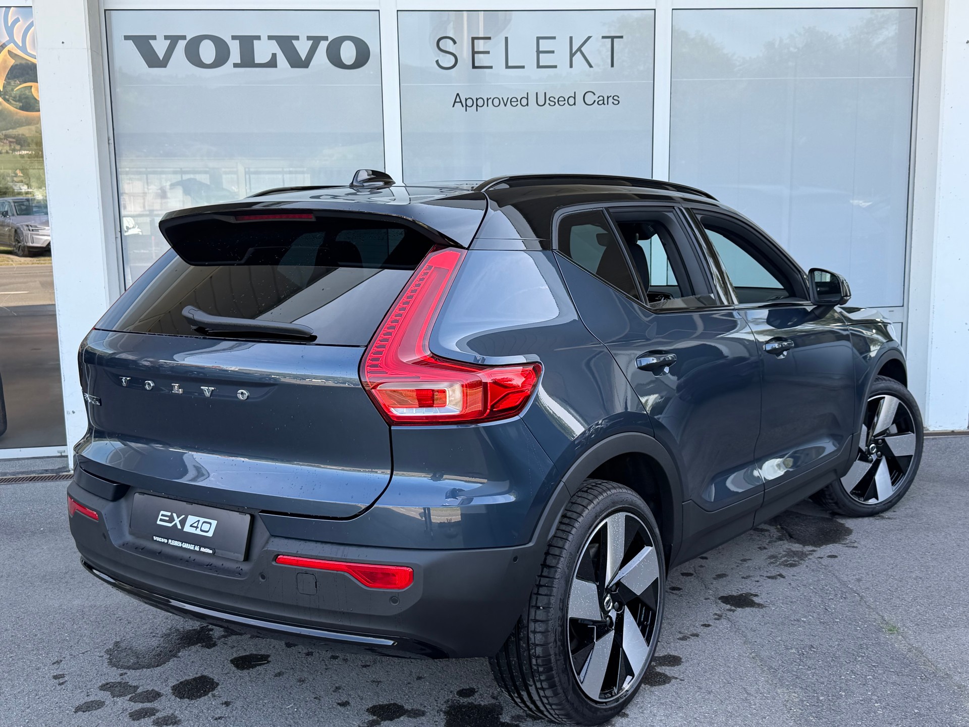 VOLVO EX40 XCENTRIC Twin Motor AWD Ultra-image-1