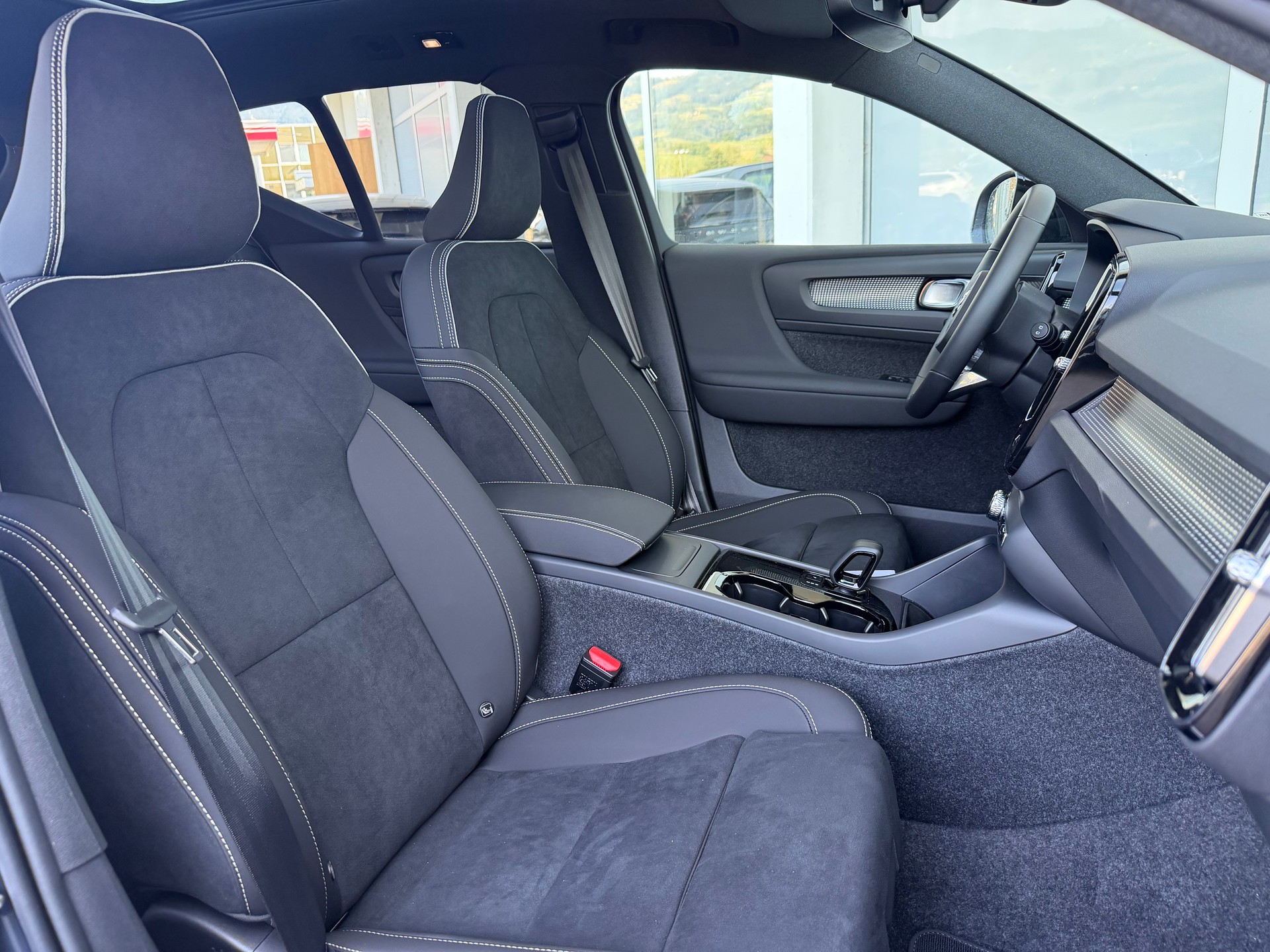 VOLVO EX40 XCENTRIC Twin Motor AWD Ultra-image-2