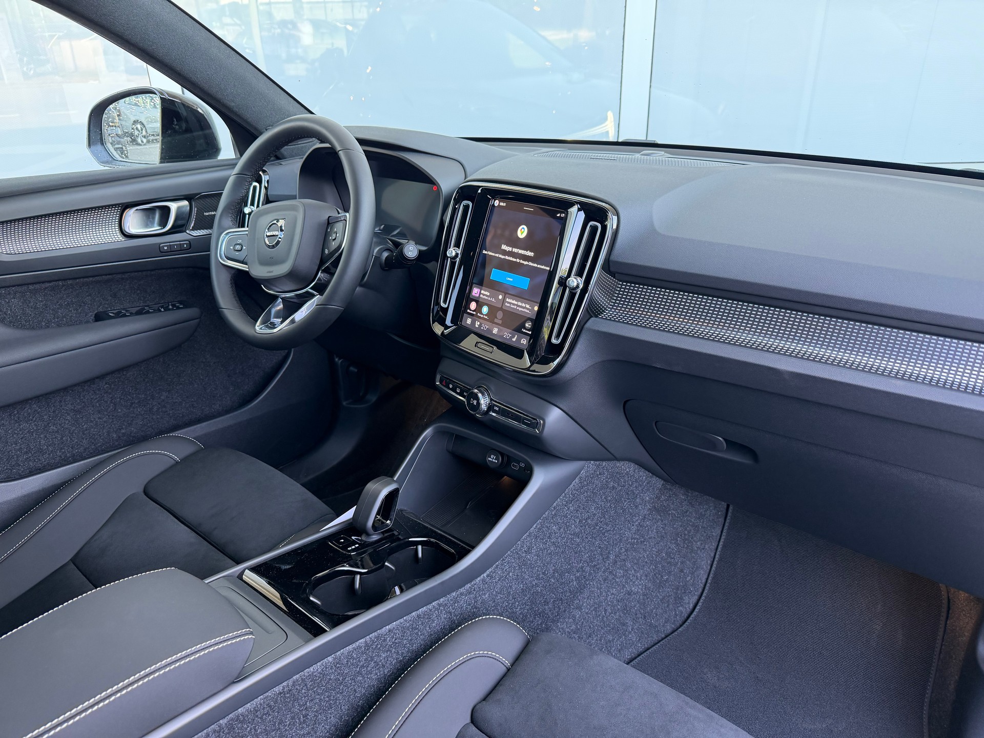 VOLVO EX40 XCENTRIC Twin Motor AWD Ultra-image-3
