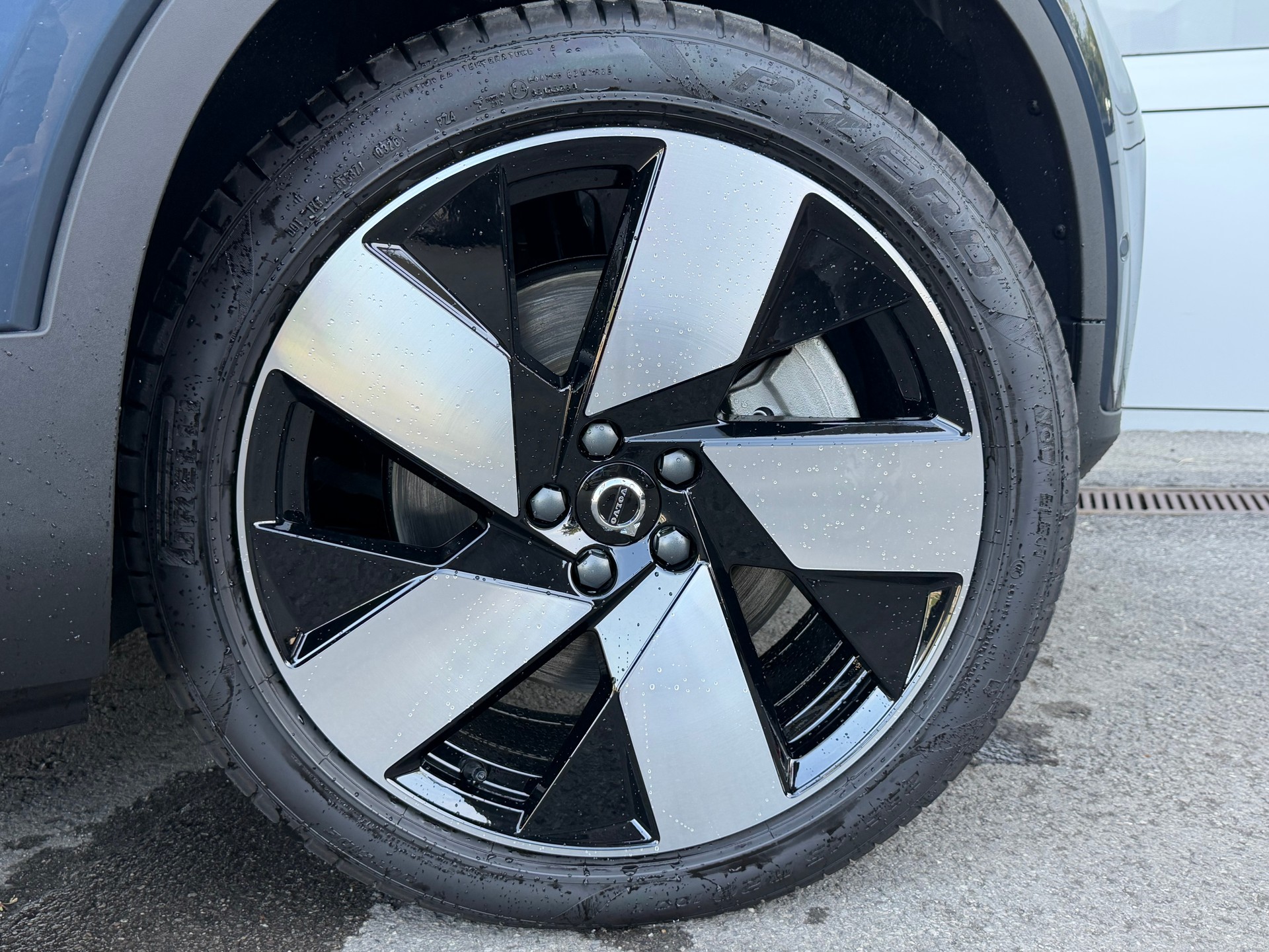 VOLVO EX40 XCENTRIC Twin Motor AWD Ultra-image-12
