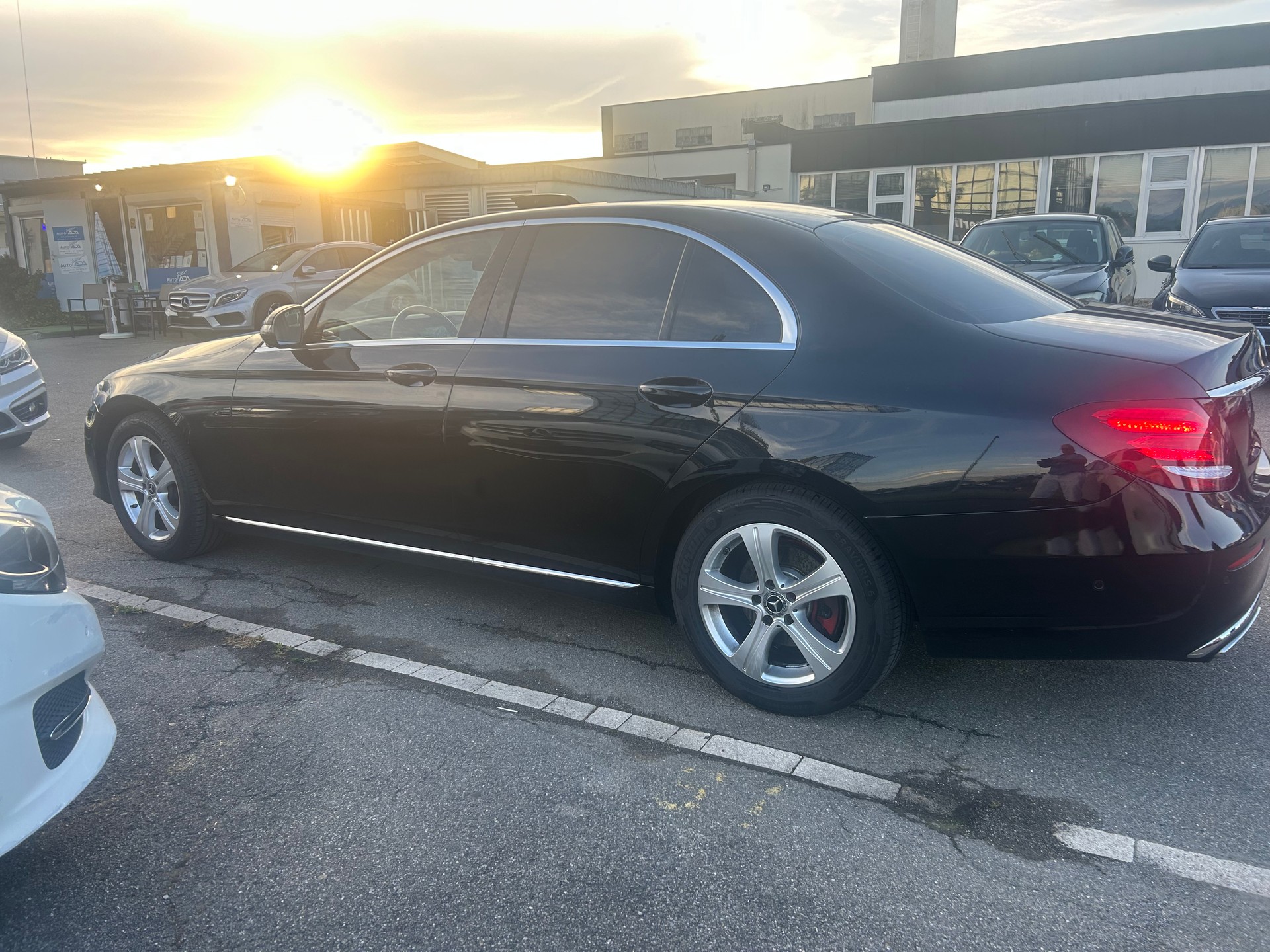 MERCEDES-BENZ E 220 d Avantgarde 9G-Tronic-image-11