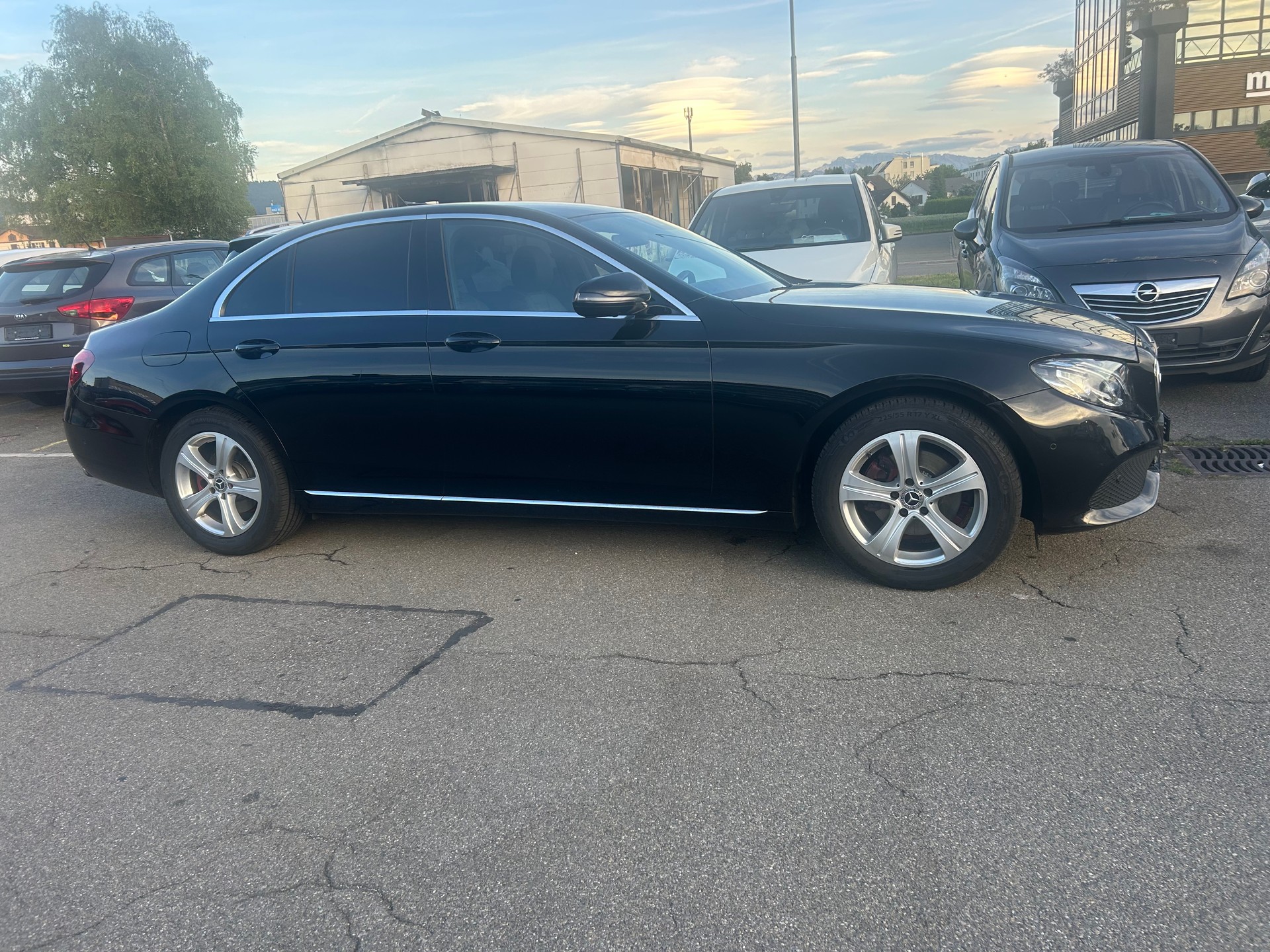 MERCEDES-BENZ E 220 d Avantgarde 9G-Tronic-image-7