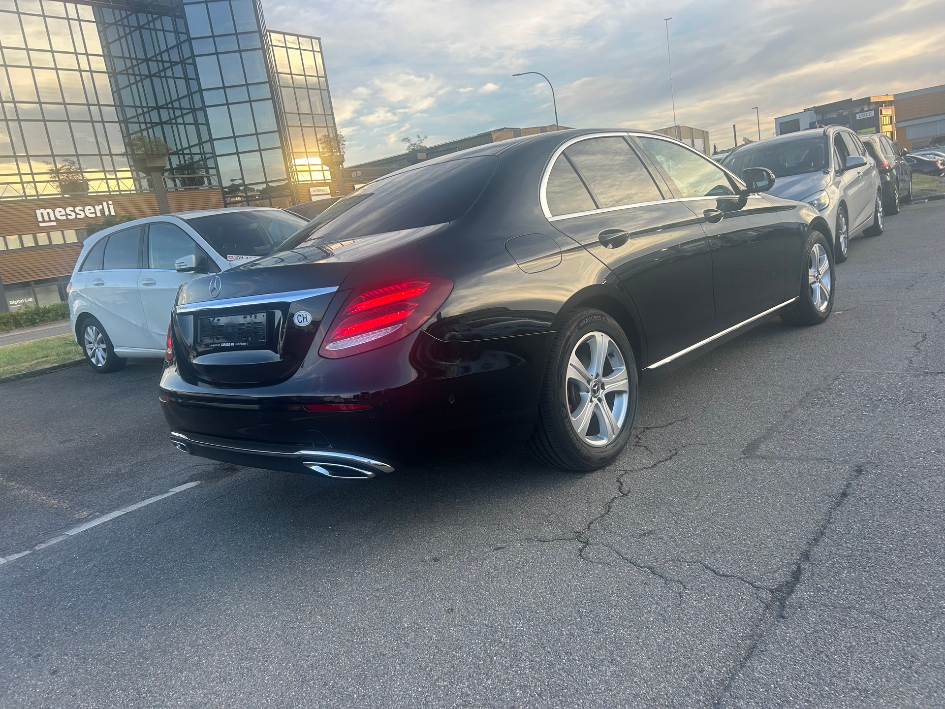 MERCEDES-BENZ E 220 d Avantgarde 9G-Tronic-image-9