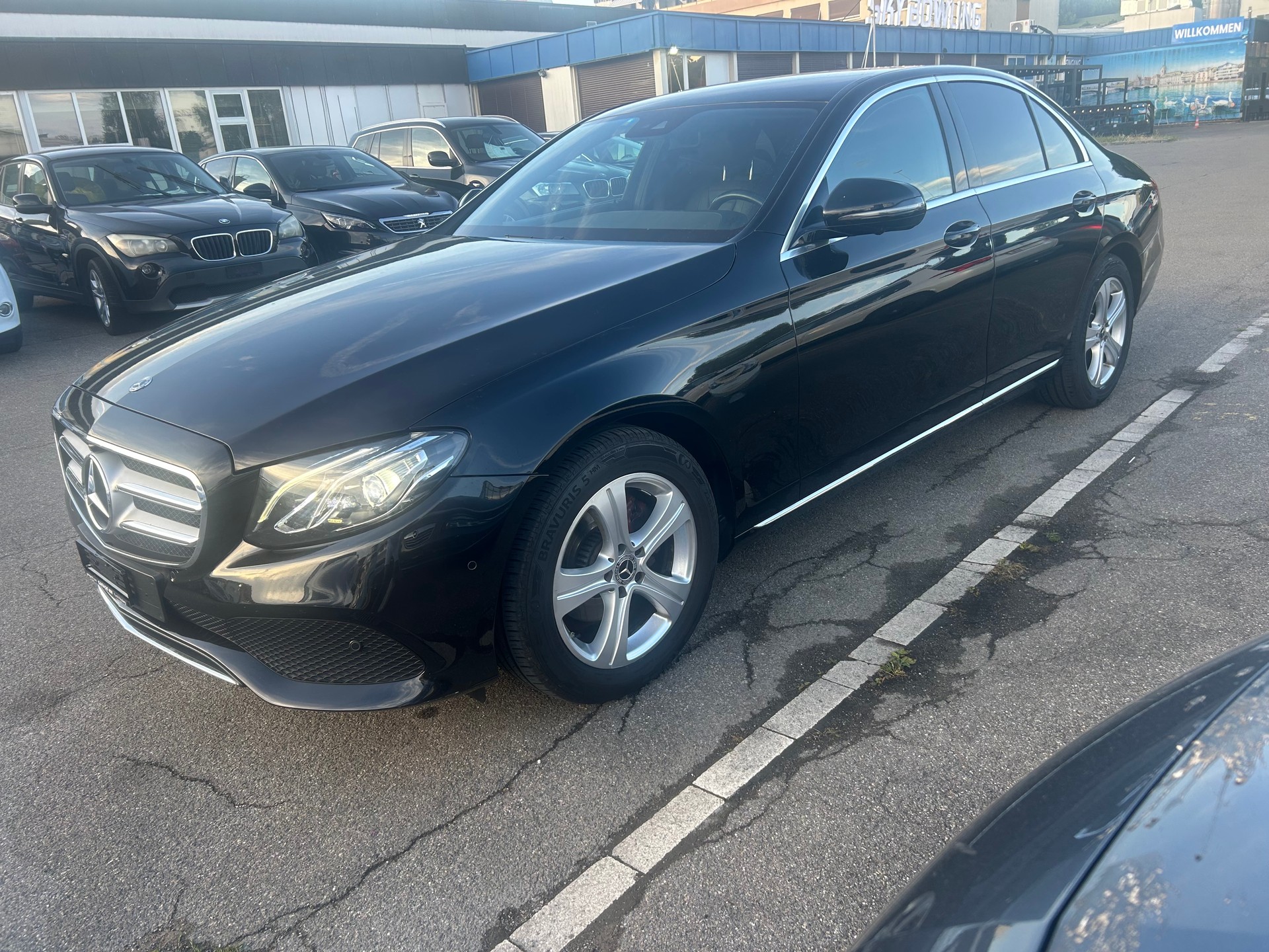 MERCEDES-BENZ E 220 d Avantgarde 9G-Tronic-image-12