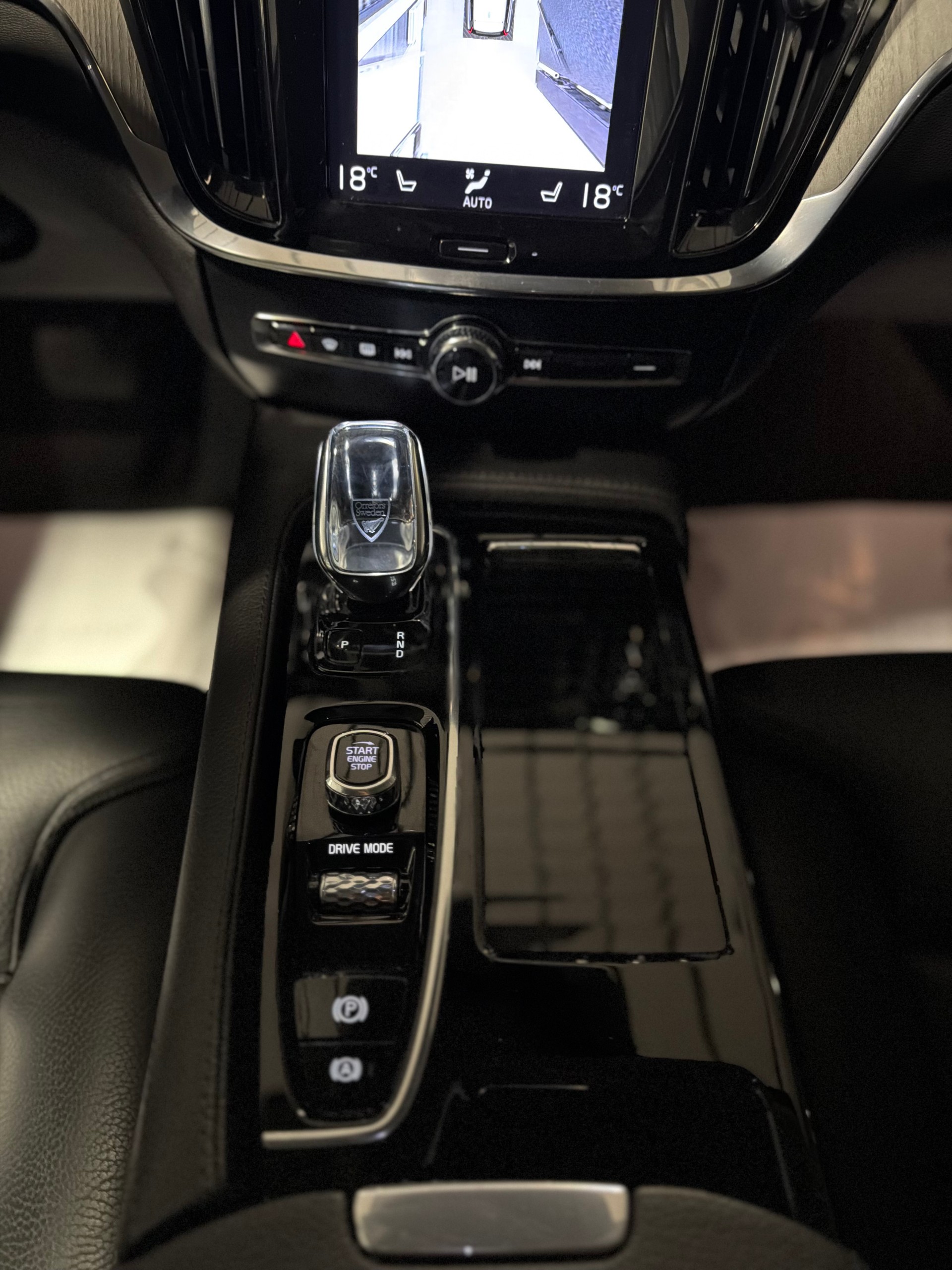 VOLVO V60 T6 eAWD Twin Engine Inscription Expression Geartronic-image-10