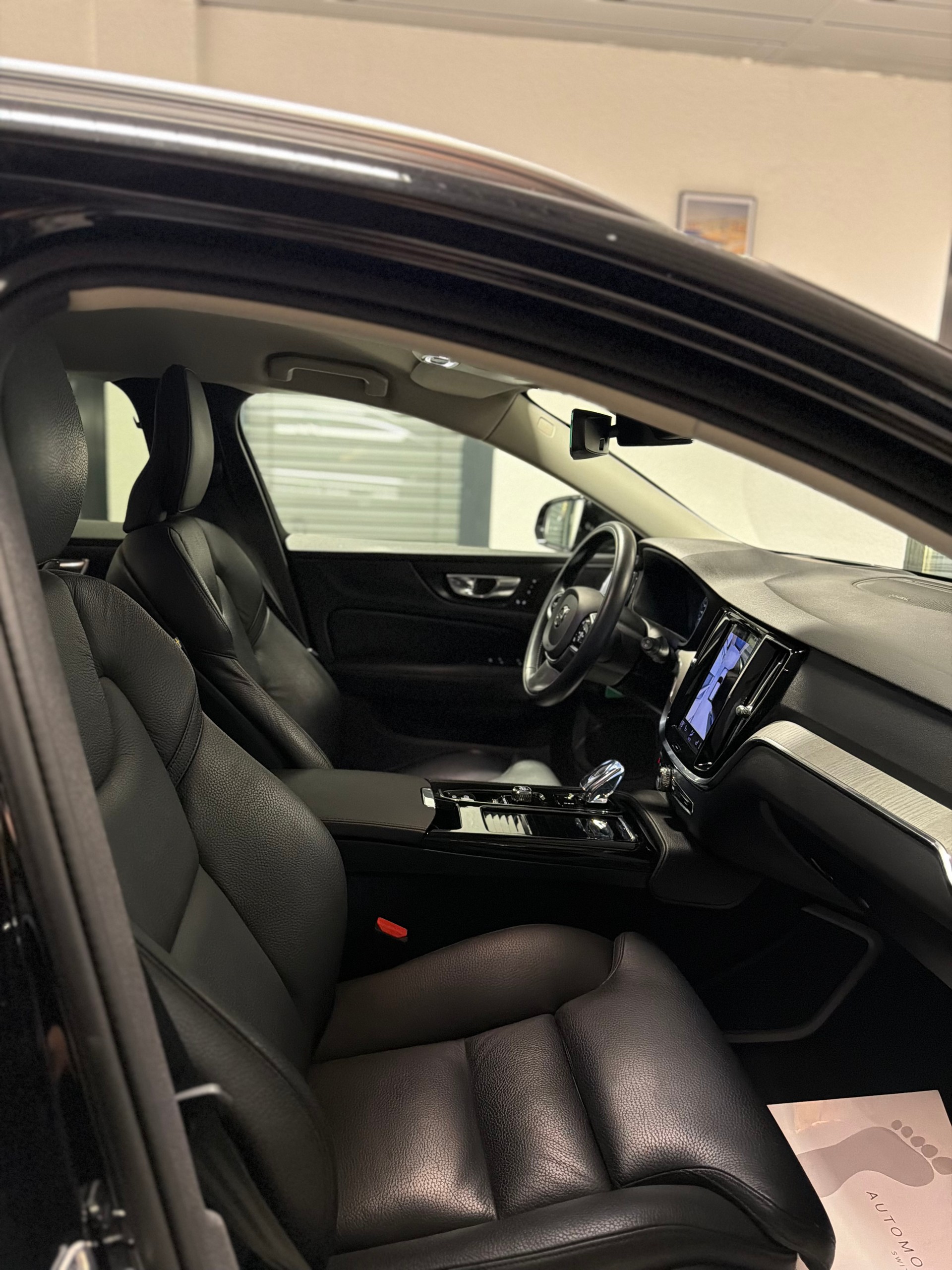 VOLVO V60 T6 eAWD Twin Engine Inscription Expression Geartronic-image-7