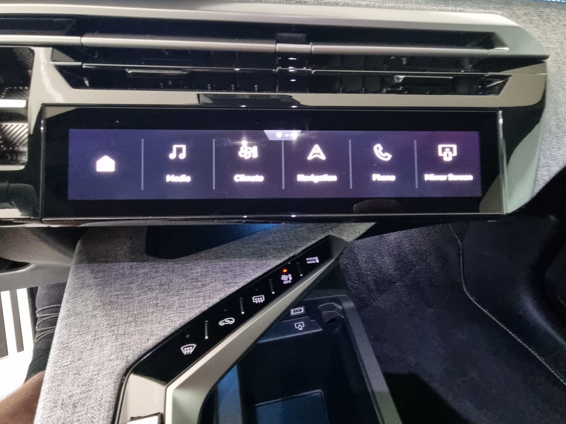 PEUGEOT 5008 145 Hybrid GT 7-Plätzer-image-14