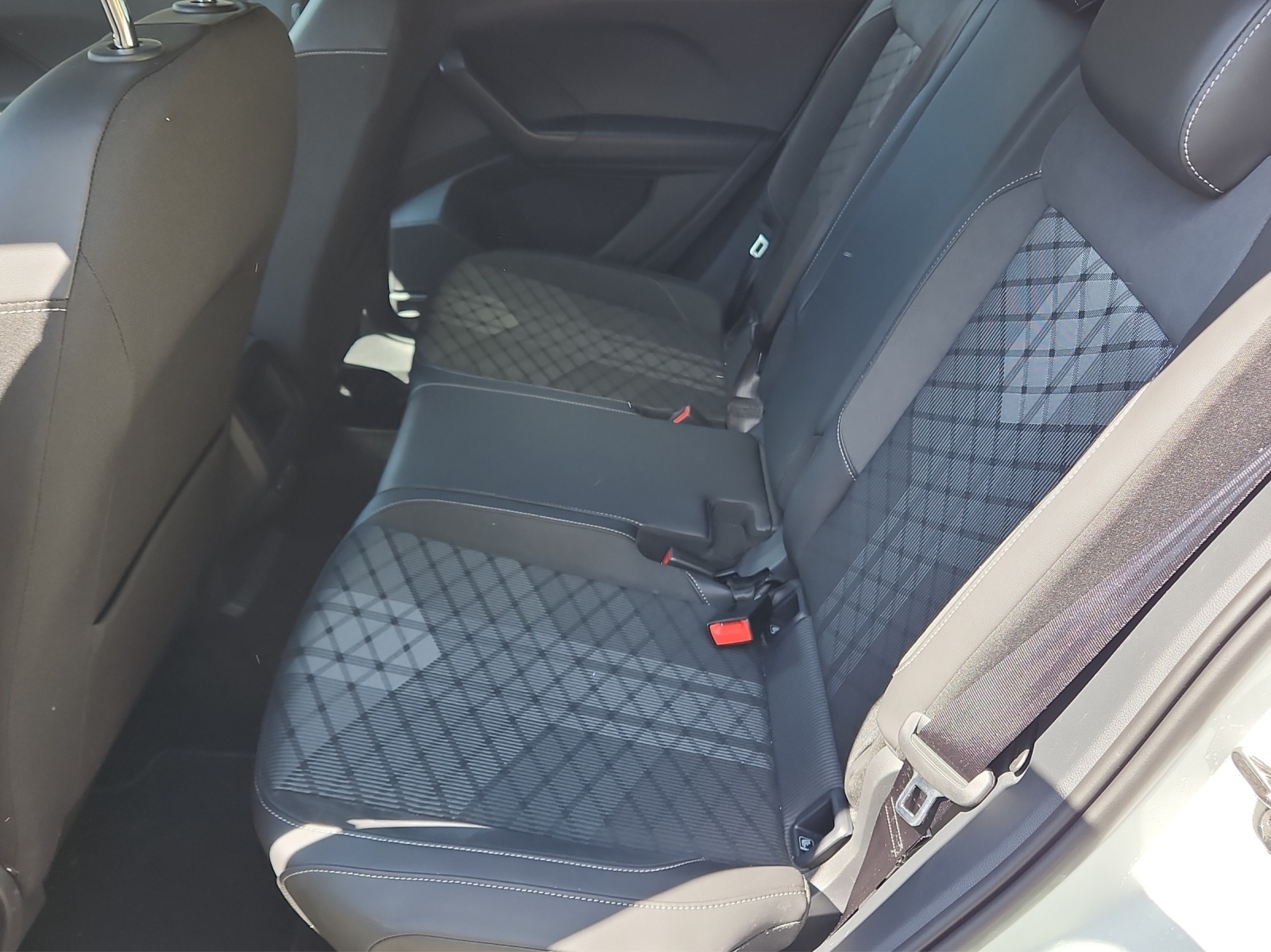 VW T-Cross 1.5 TSI EVO ACT R-Line DSG-image-12
