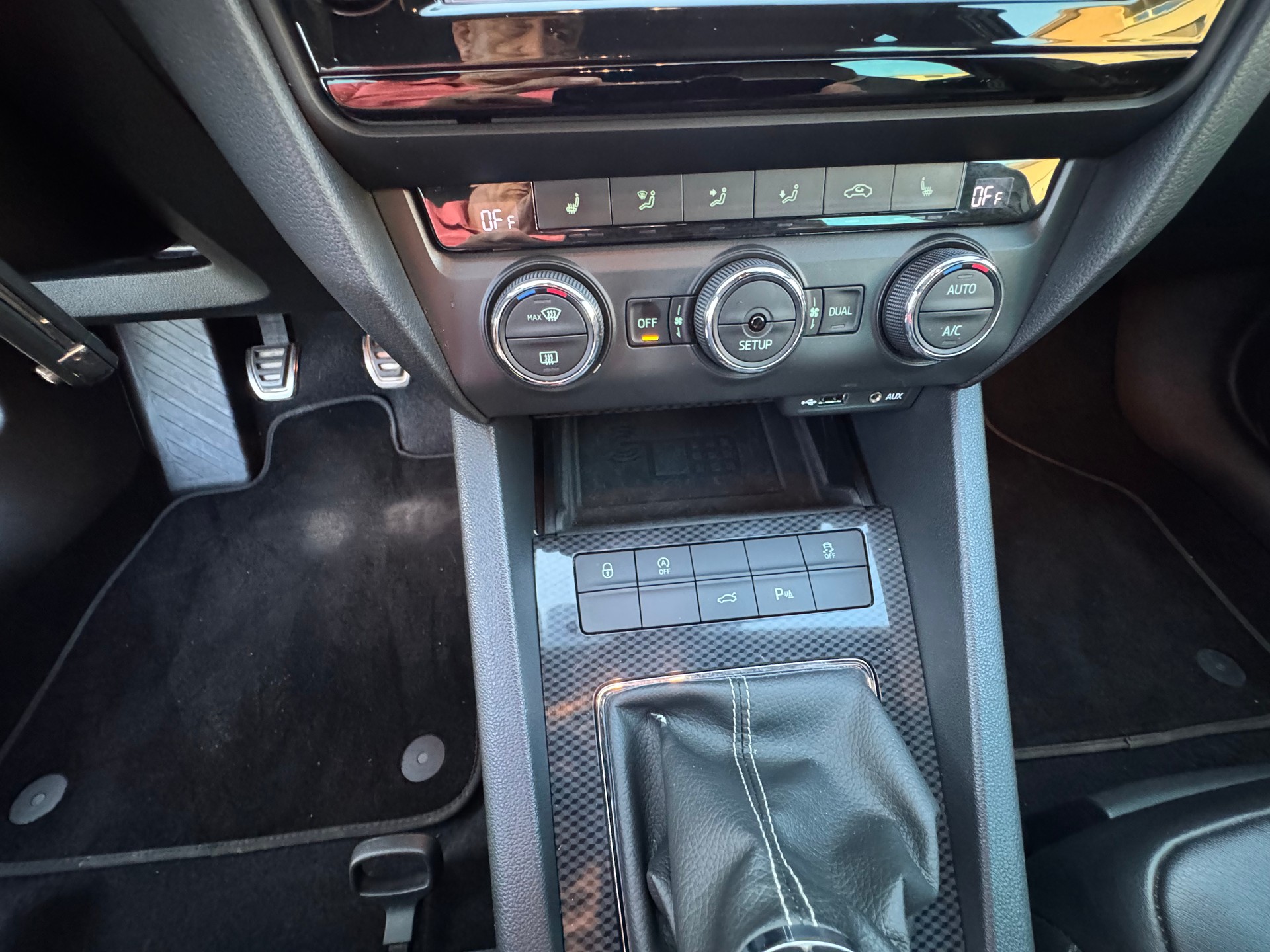 SKODA Octavia Combi 2.0 TSI RS-image-15