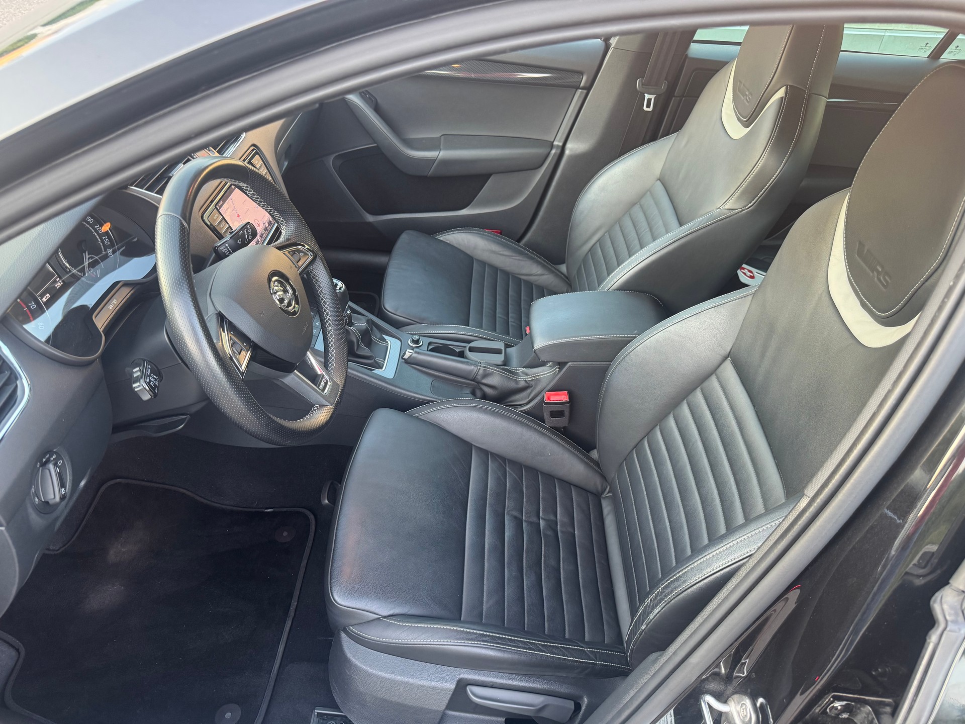 SKODA Octavia Combi 2.0 TSI RS-image-13