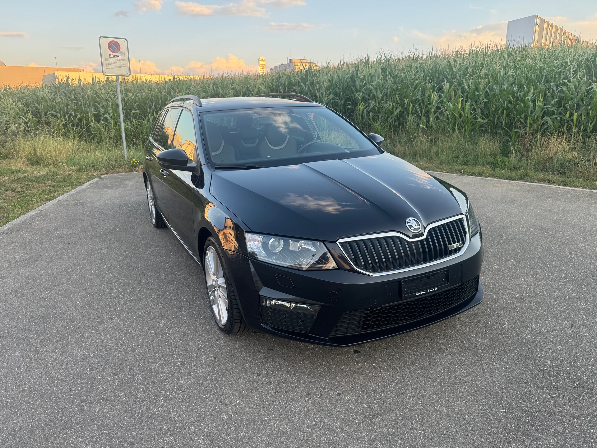SKODA Octavia Combi 2.0 TSI RS-image-4