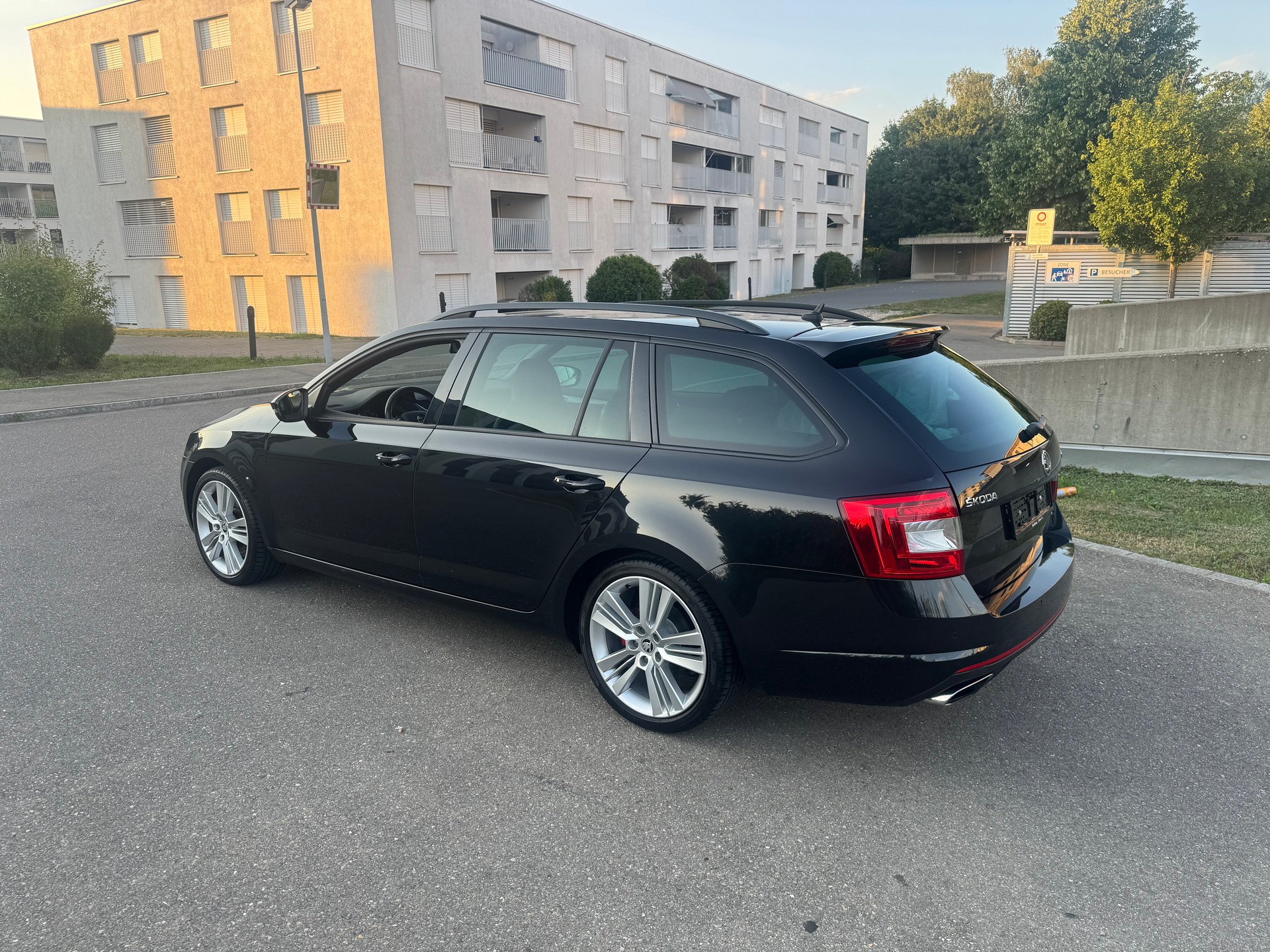 SKODA Octavia Combi 2.0 TSI RS-image-8