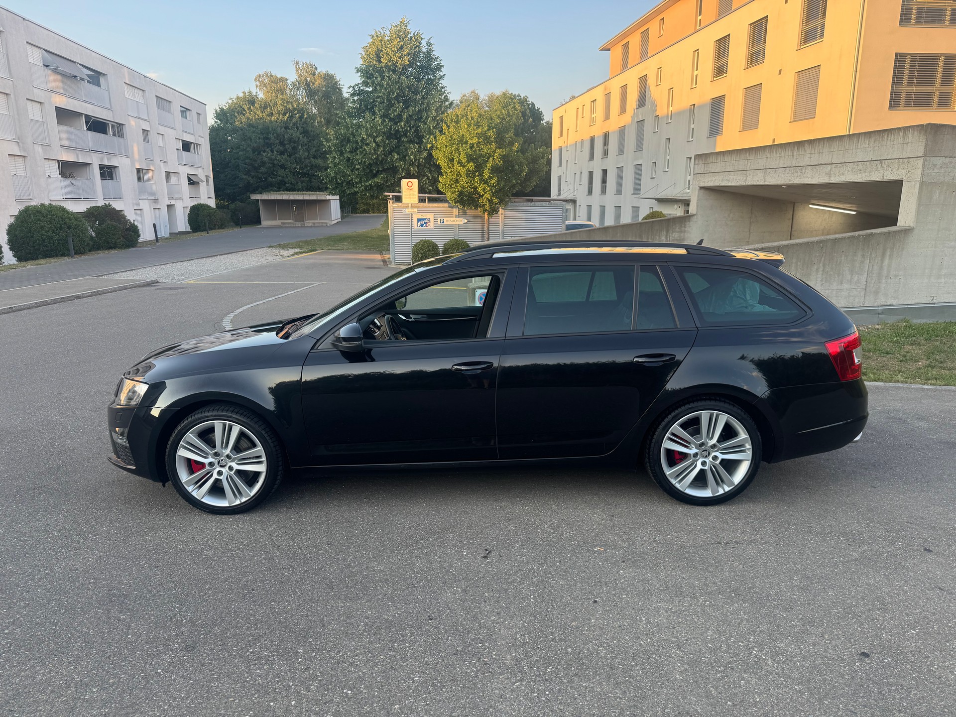 SKODA Octavia Combi 2.0 TSI RS-image-2