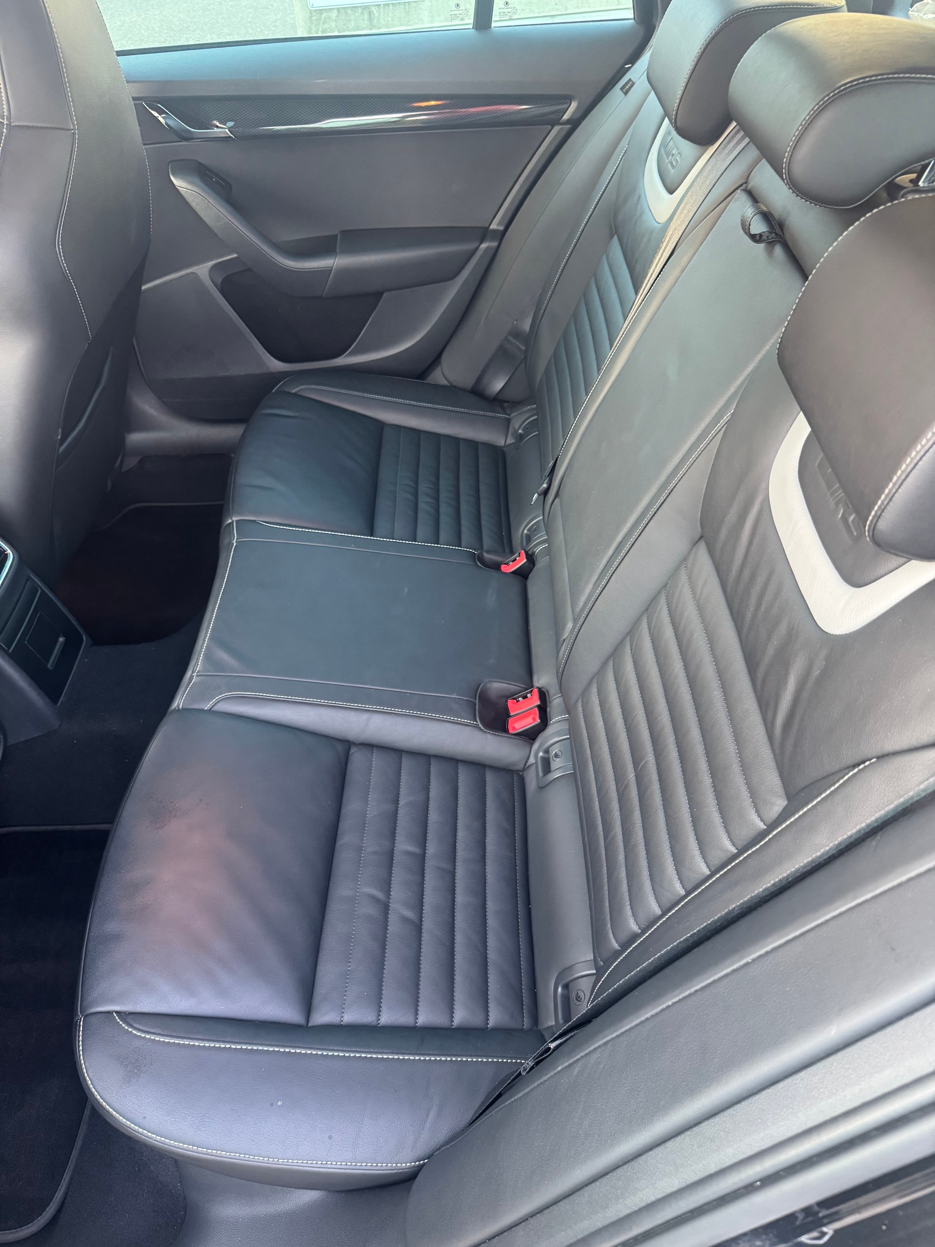 SKODA Octavia Combi 2.0 TSI RS-image-12