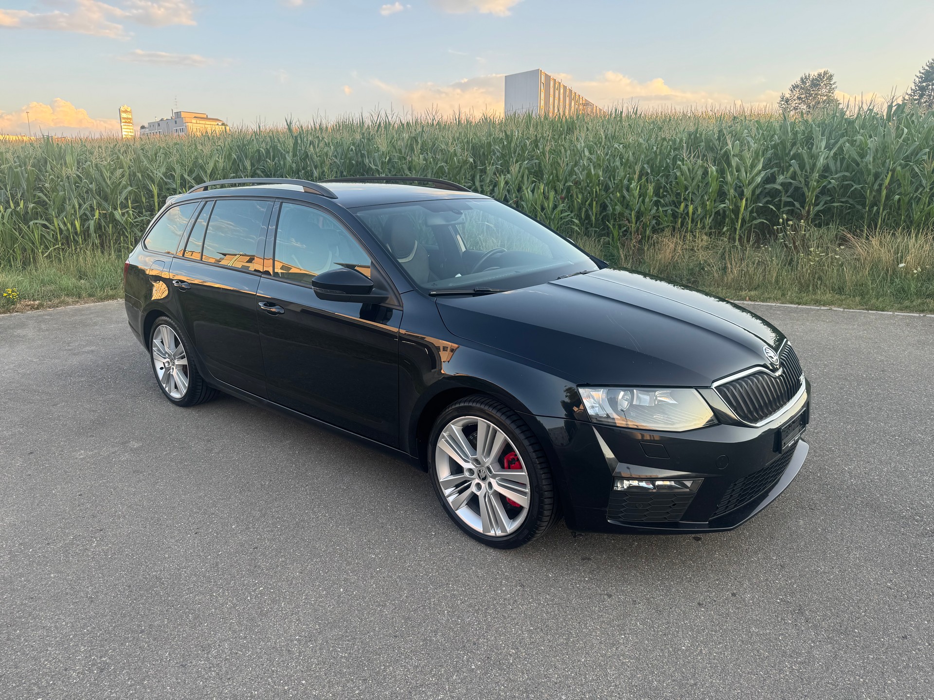 SKODA Octavia Combi 2.0 TSI RS-image-1