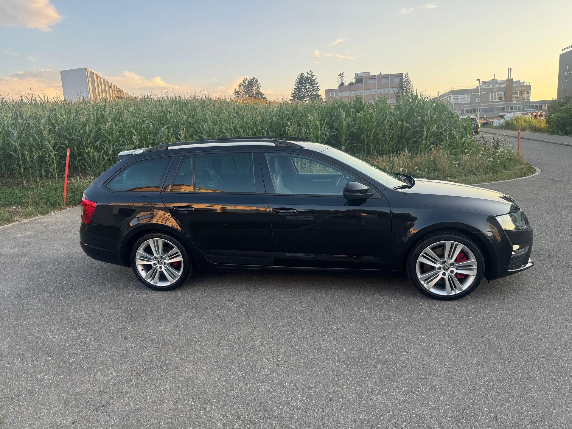 SKODA Octavia Combi 2.0 TSI RS-image-3