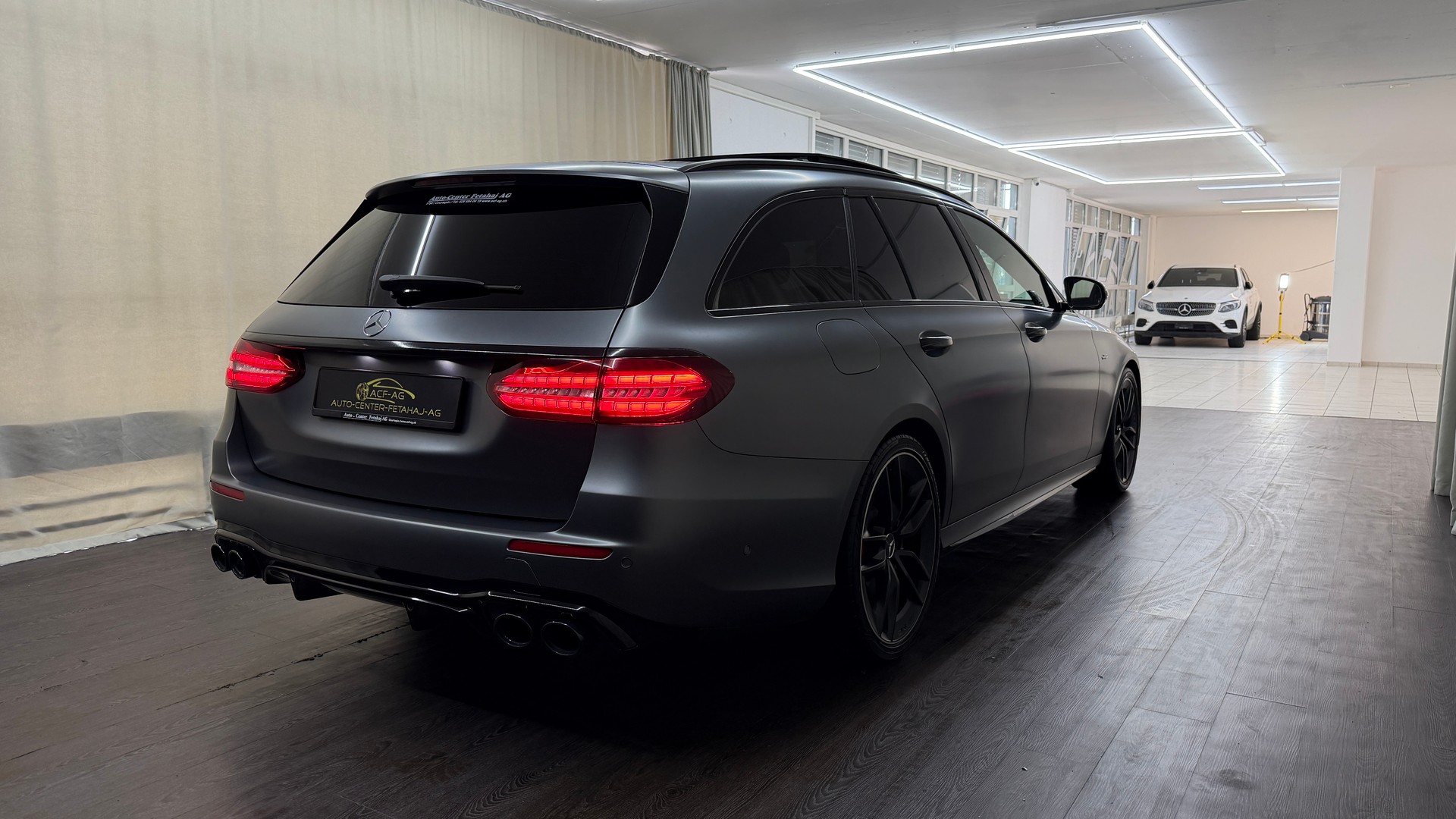 MERCEDES-BENZ AMG E 53 T 4Matic+ Speedshift 9G-TCT-showroom-element-3