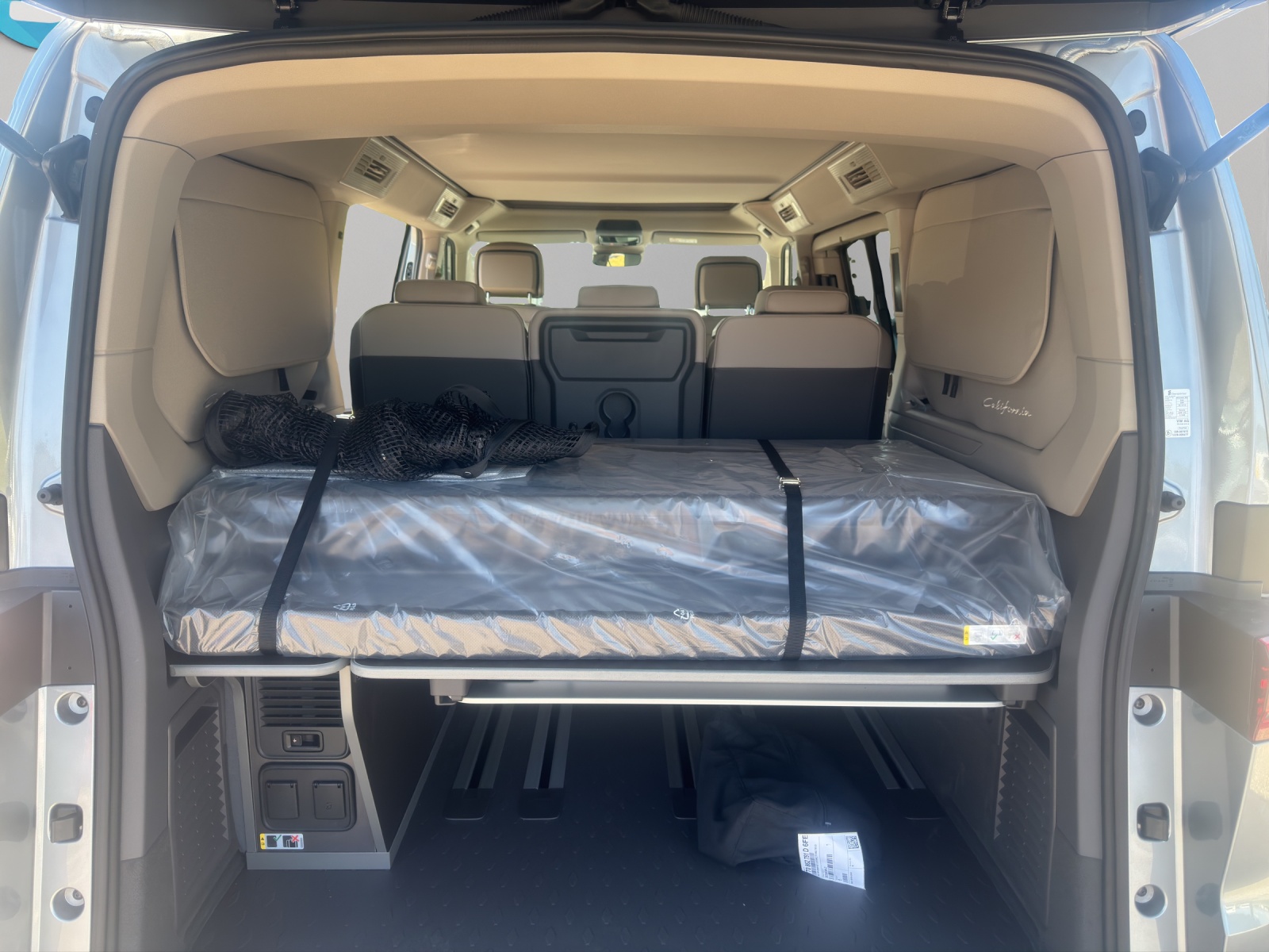 VW VW T7 California 2.0 TSI DSG Beach Tour Liberty-image-5