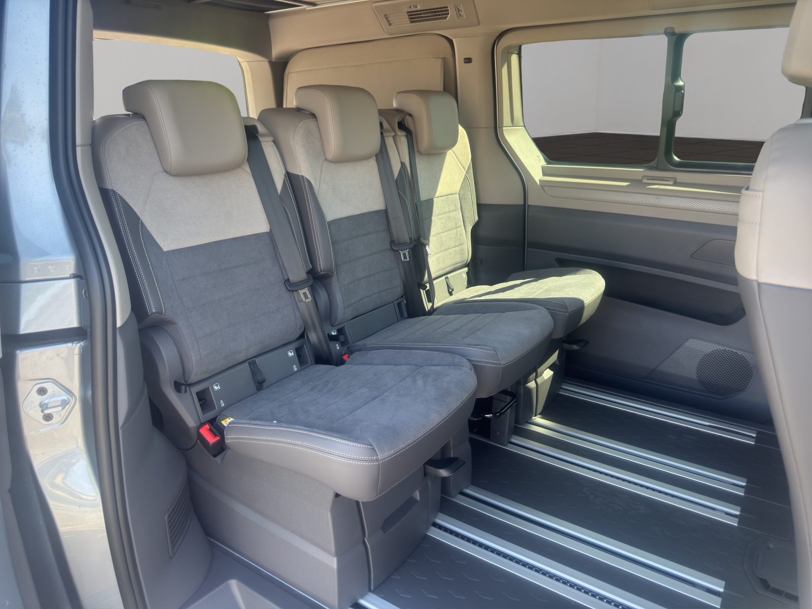 VW VW T7 California 2.0 TSI DSG Beach Tour Liberty-image-7