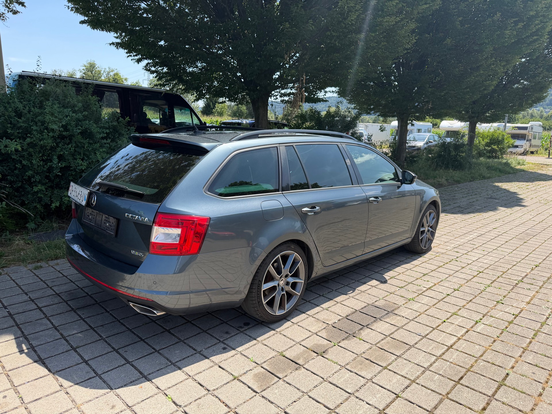 SKODA Octavia Combi 2.0 TDI RS DSG-image-2