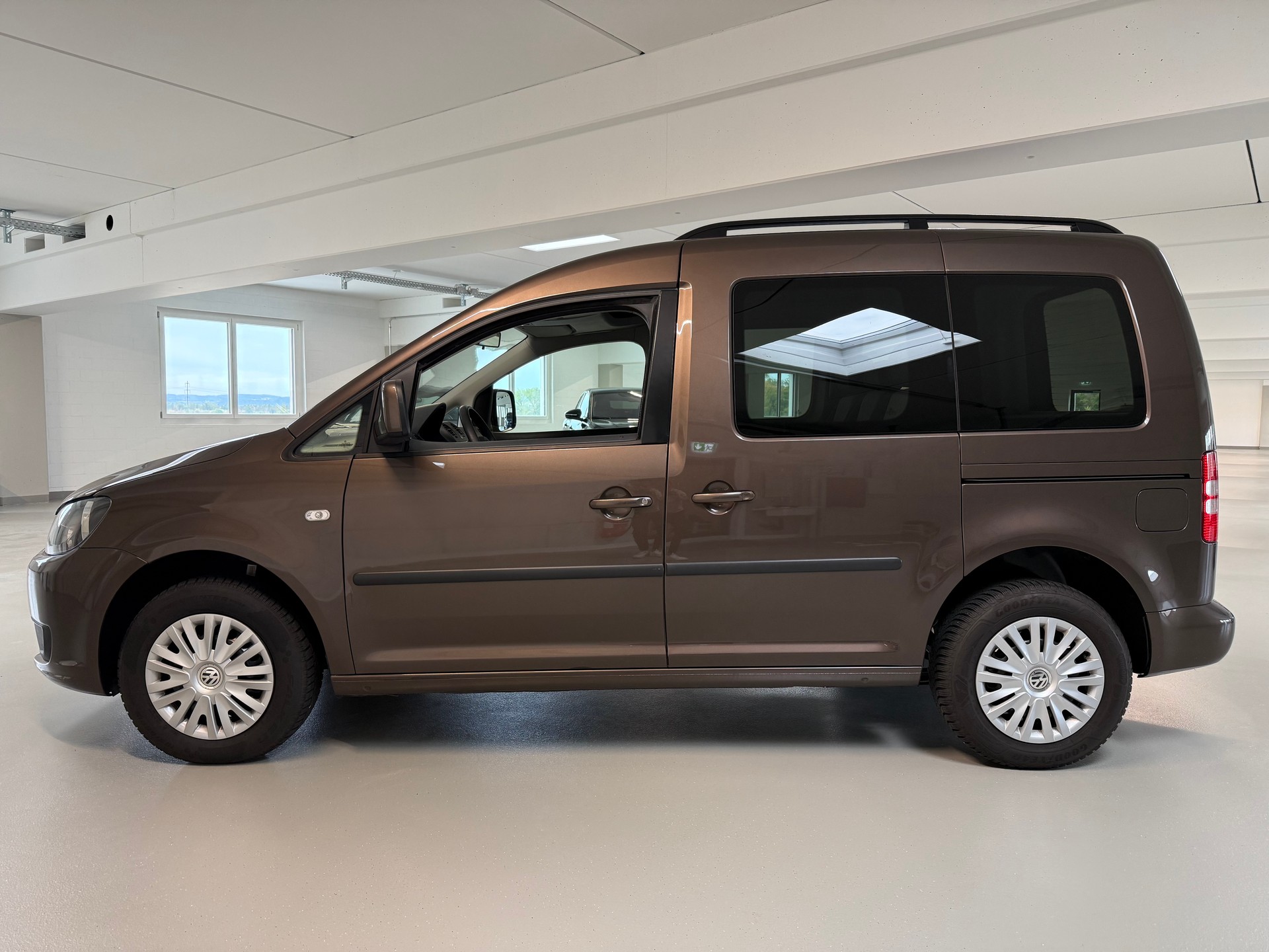 VW Caddy 1.2 TSI Trendline-image-2