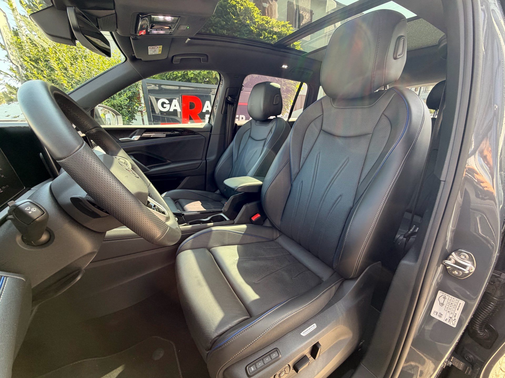 VW Tiguan 2.0 TSI DSG 4MOTION R-LINE *** PANORAMAGLASDACH & 360 GRAD KAMERA ***-image-7