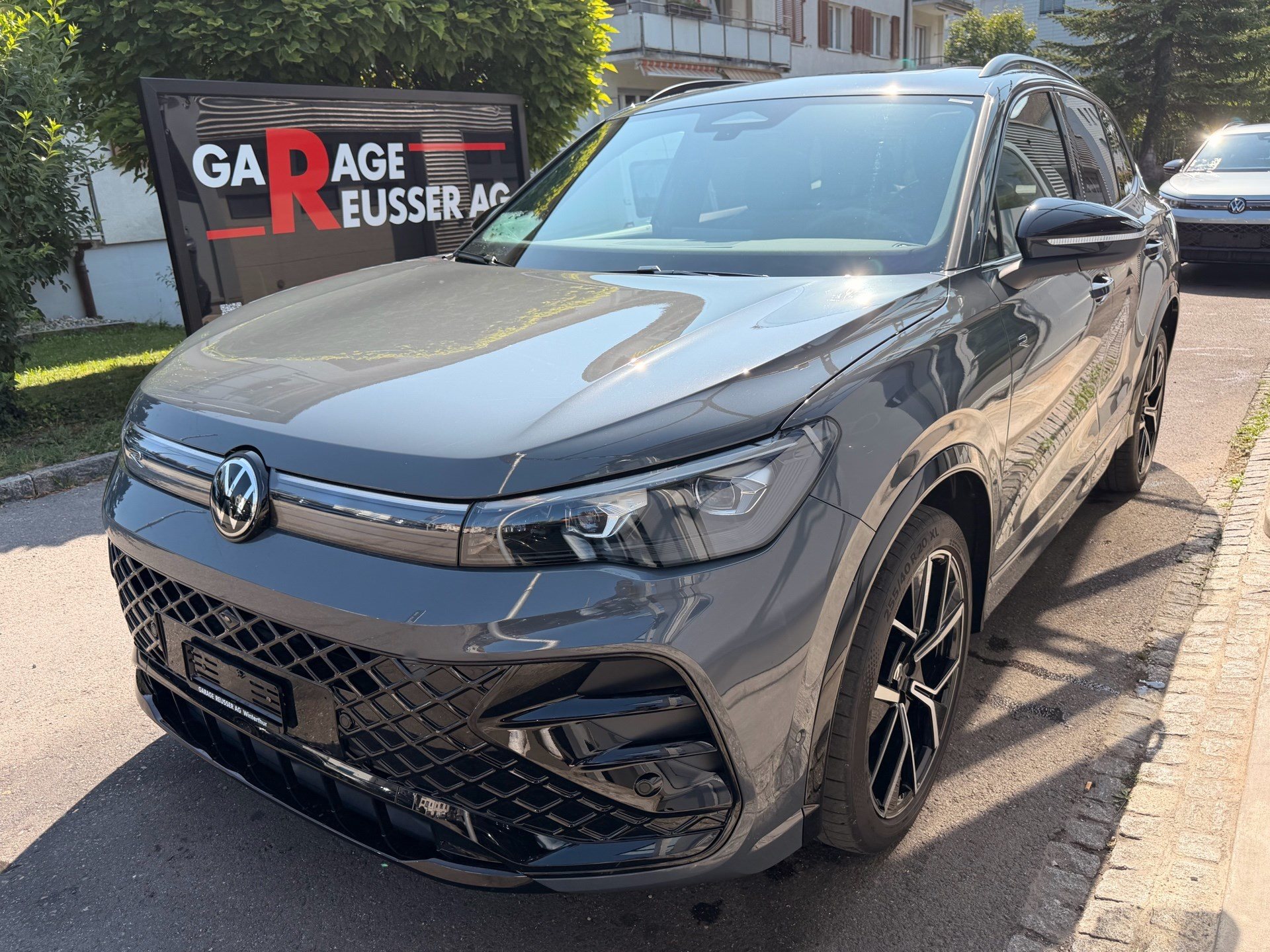 VW Tiguan 2.0 TDI DSG 4MOTION R-LINE *** PANORAMAGLASDACH & 360 GRAD KAMERA ***