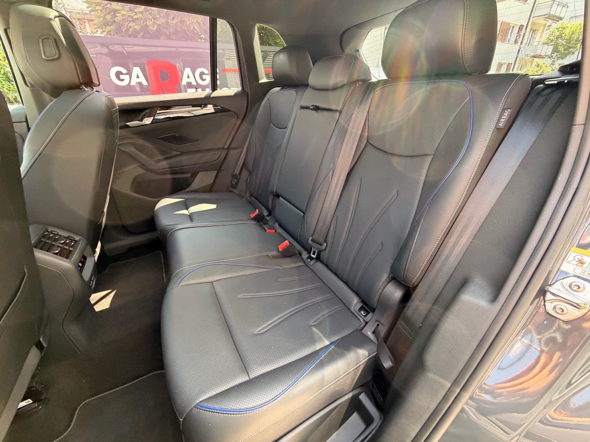 VW Tiguan 2.0 TSI DSG 4MOTION R-LINE *** PANORAMAGLASDACH & 360 GRAD KAMERA ***-image-28