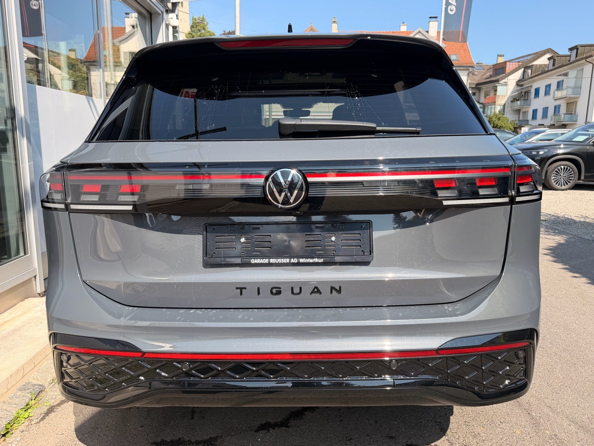 VW Tiguan 2.0 TSI DSG 4MOTION R-LINE *** PANORAMAGLASDACH & 360 GRAD KAMERA ***-image-4
