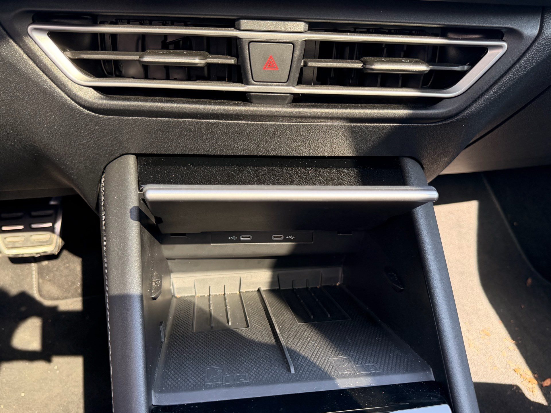 VW Tiguan 2.0 TSI DSG 4MOTION R-LINE *** PANORAMAGLASDACH & 360 GRAD KAMERA ***-image-24