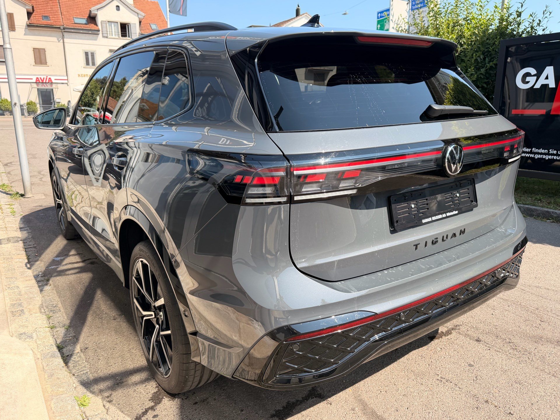 VW Tiguan 2.0 TSI DSG 4MOTION R-LINE *** PANORAMAGLASDACH & 360 GRAD KAMERA ***-image-5