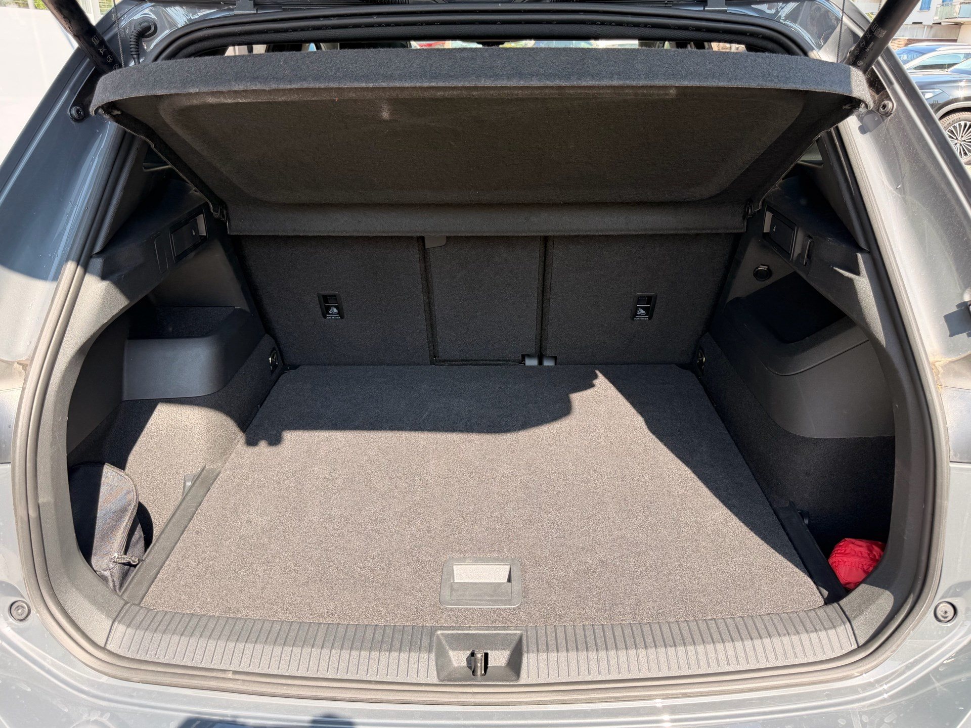 VW Tiguan 2.0 TSI DSG 4MOTION R-LINE *** PANORAMAGLASDACH & 360 GRAD KAMERA ***-image-29