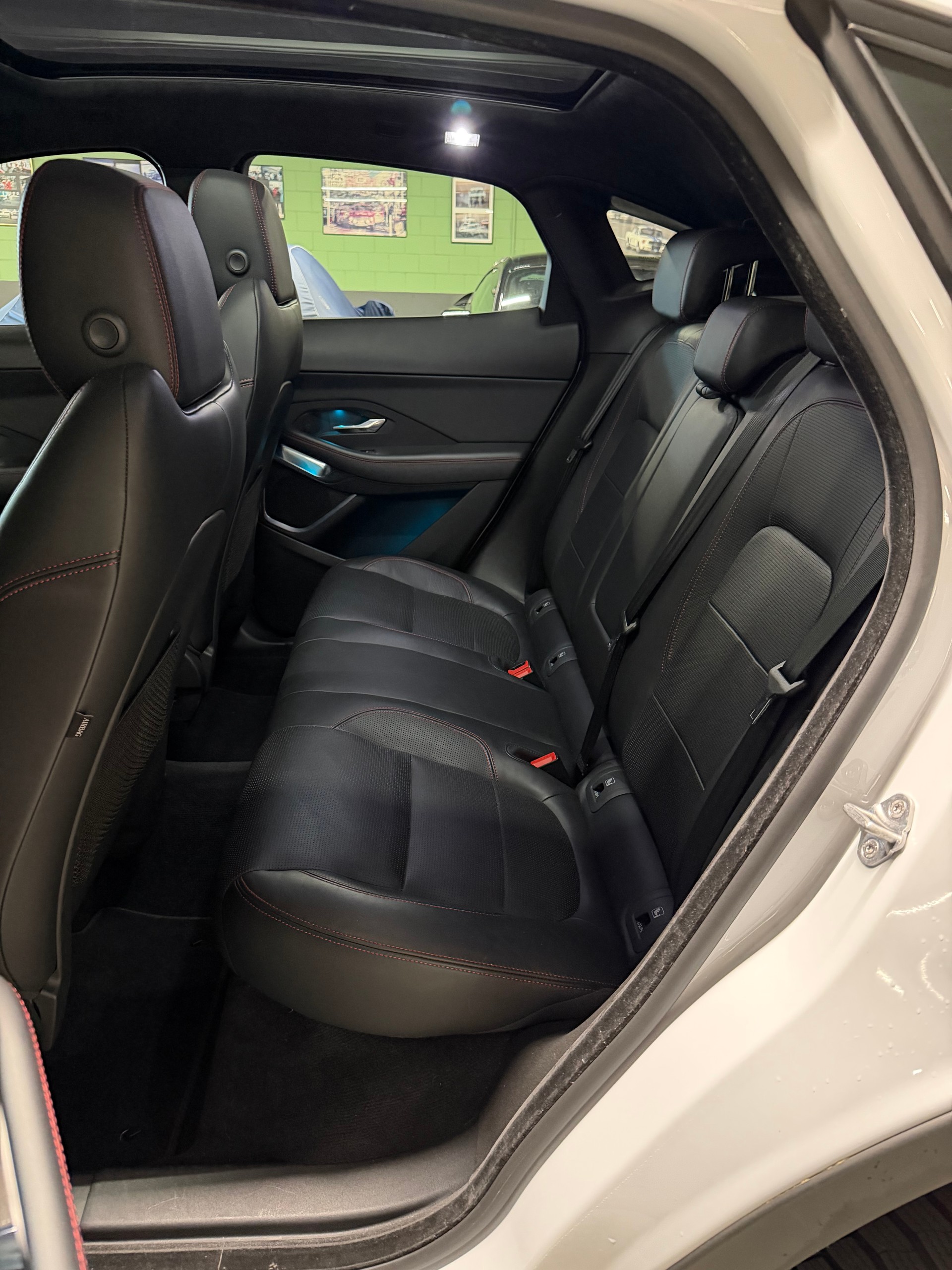 JAGUAR 2.0 P250 AWD First Edition-image-3