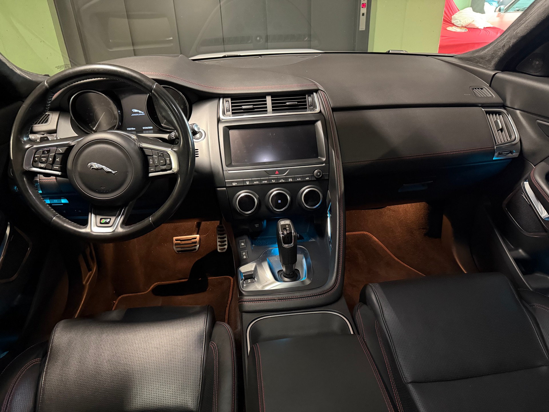JAGUAR 2.0 P250 AWD First Edition-image-2