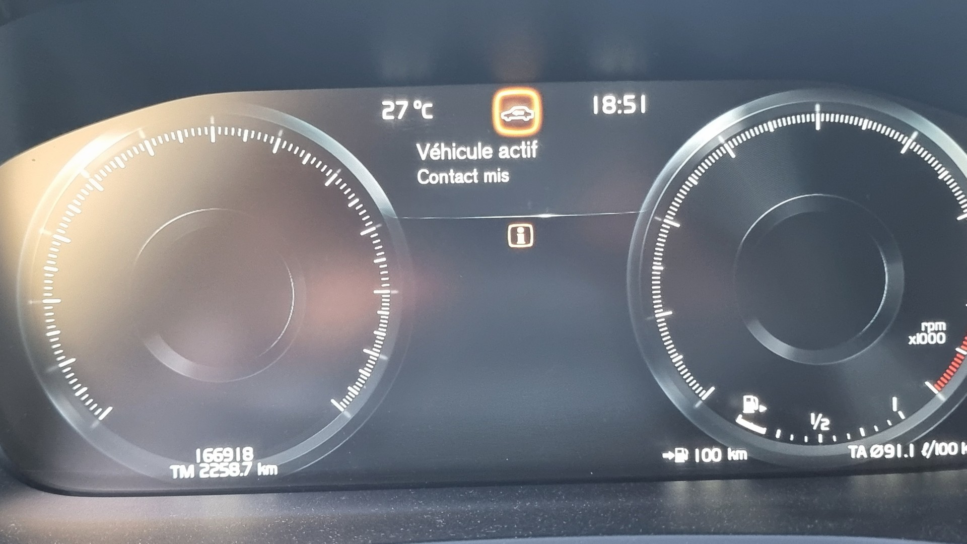 VOLVO 2.0 T5 R-Design-image-7