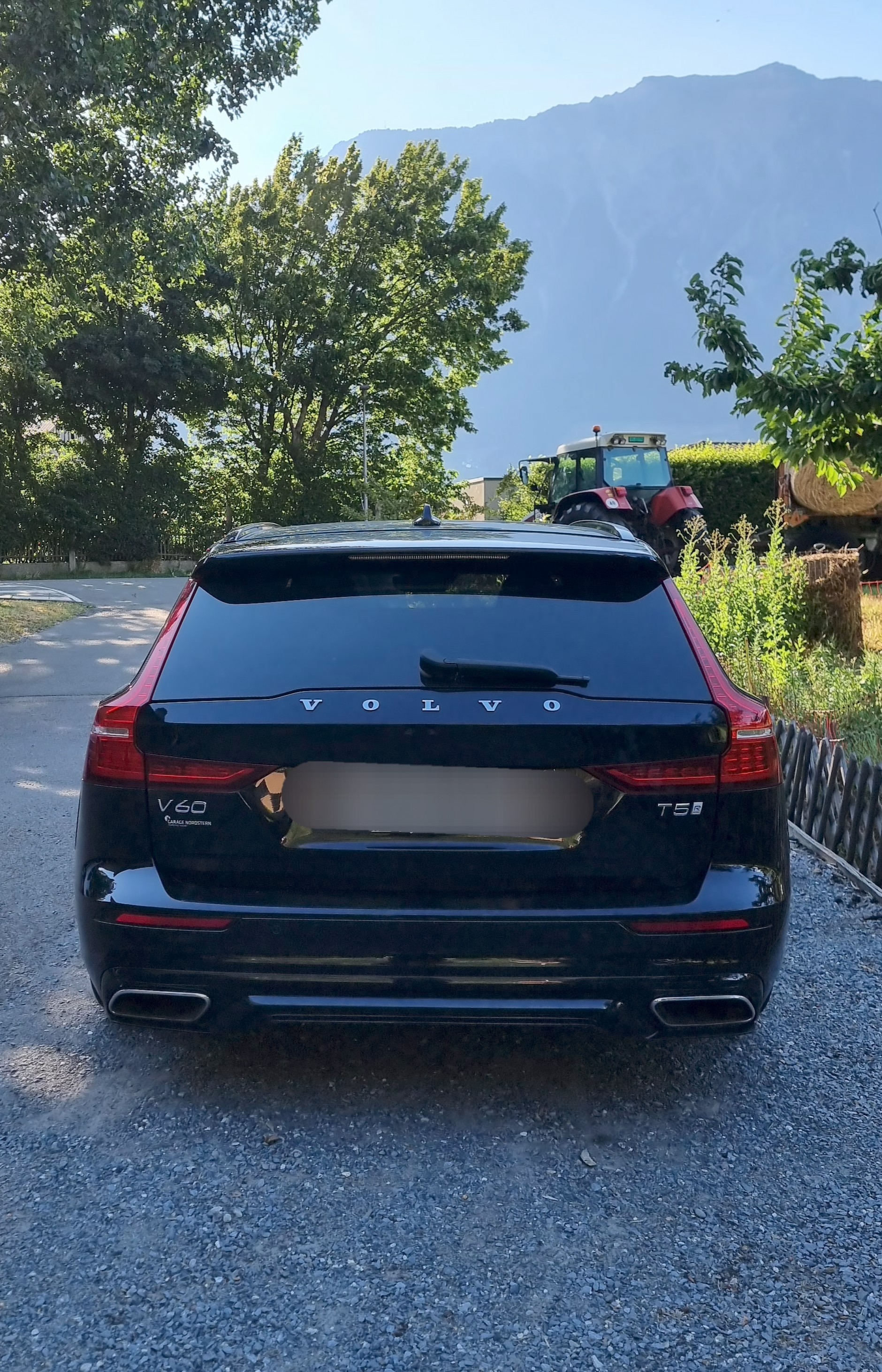 VOLVO 2.0 T5 R-Design-image-2