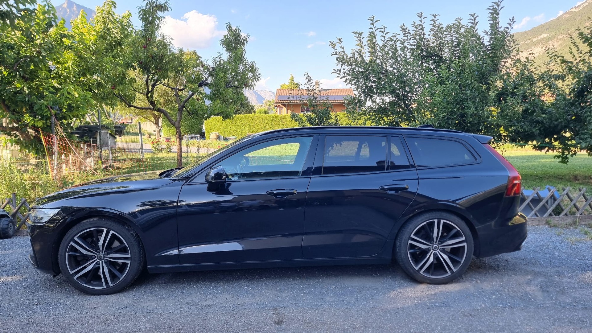VOLVO 2.0 T5 R-Design-image-1