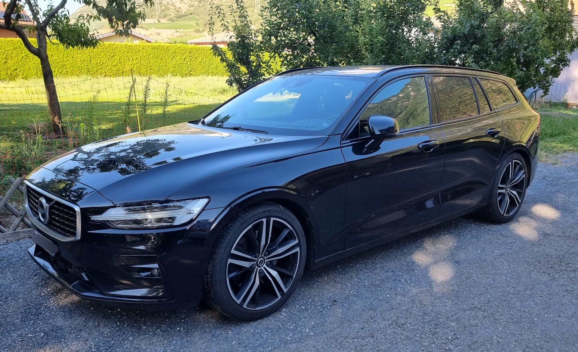 VOLVO 2.0 T5 R-Design-image-0