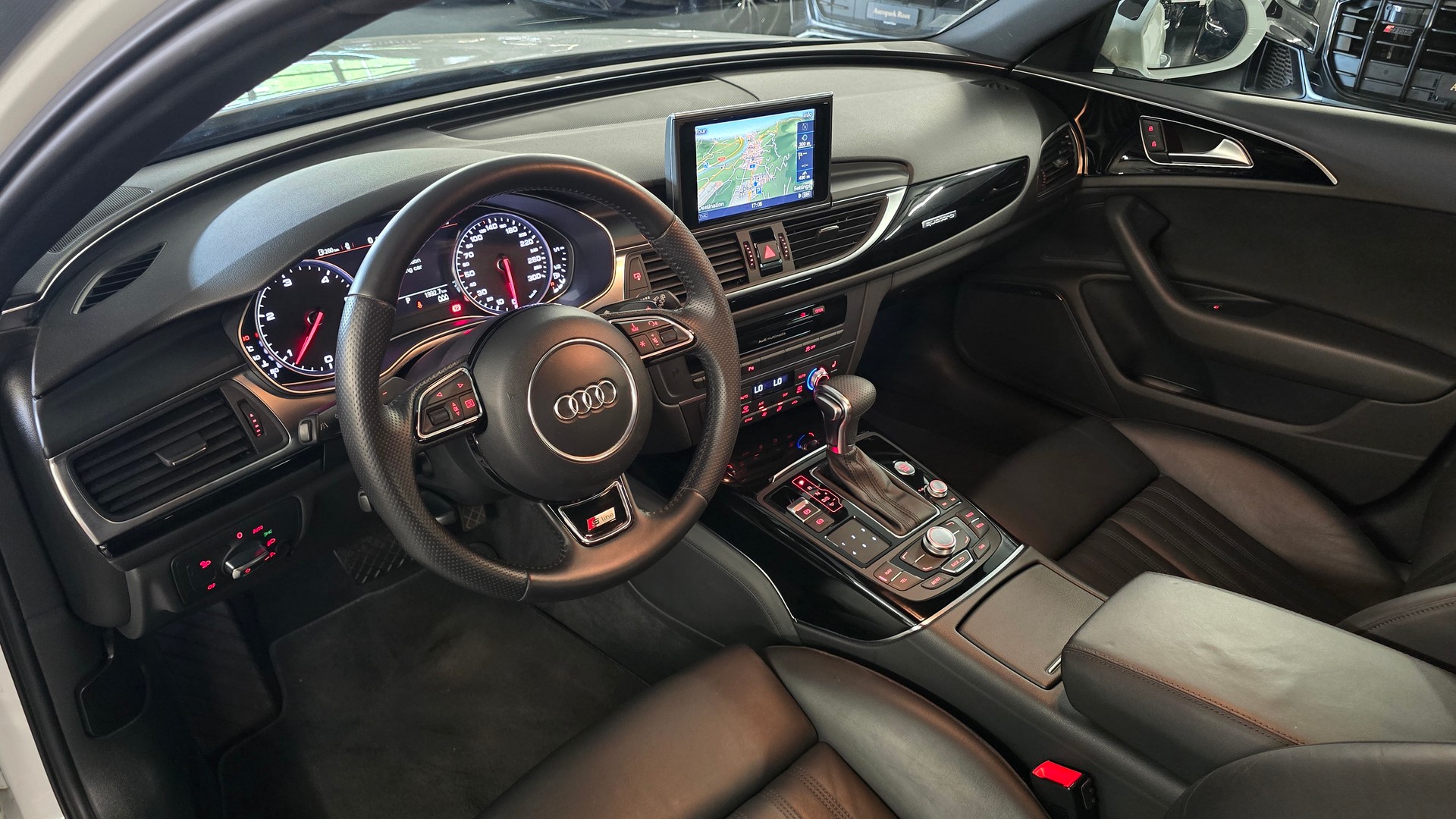 AUDI A6 Avant S Line 3.0 TDI V6 quattro S-tronic-image-13
