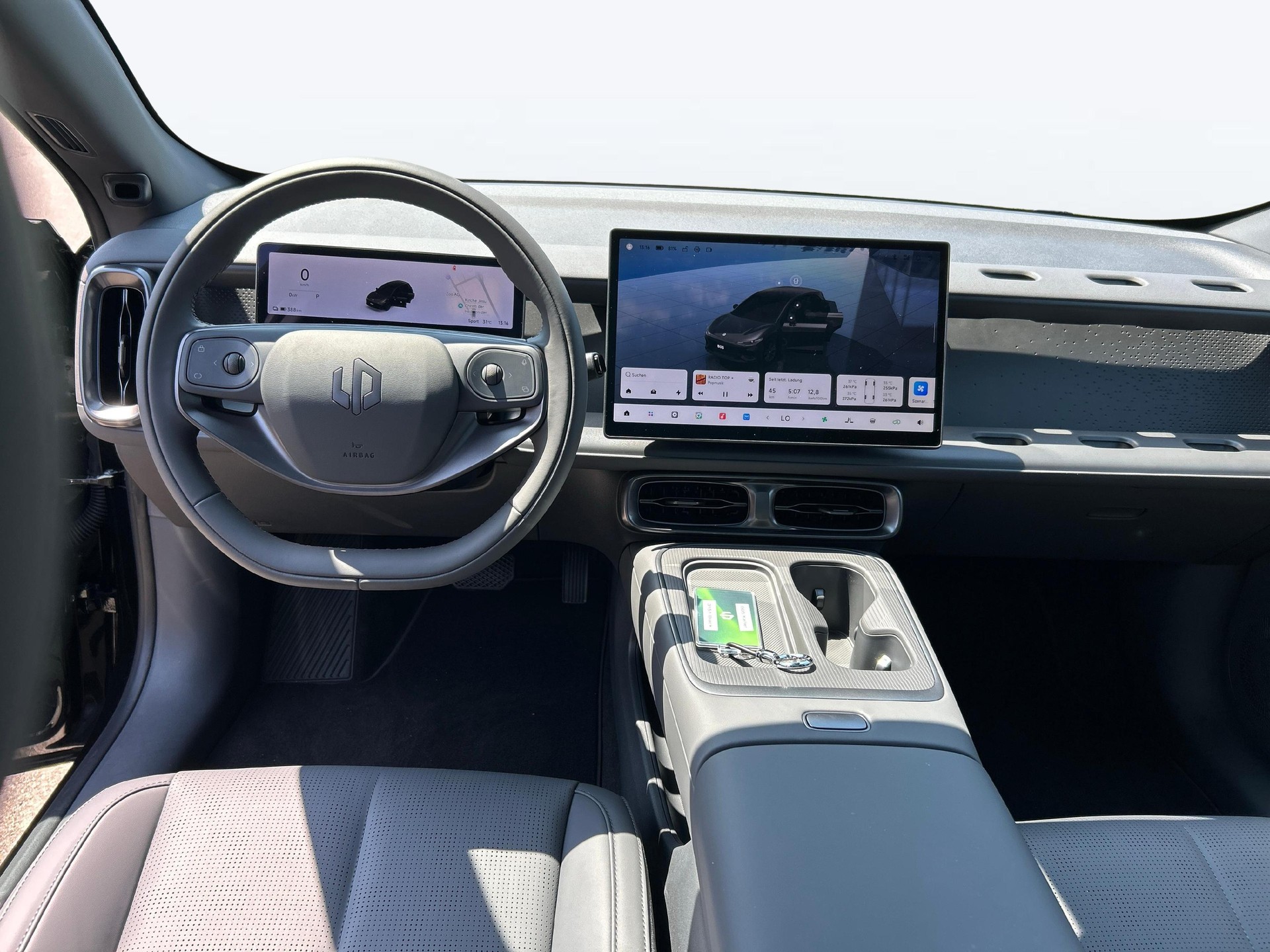 LEAPMOTOR B05 EV-image-3