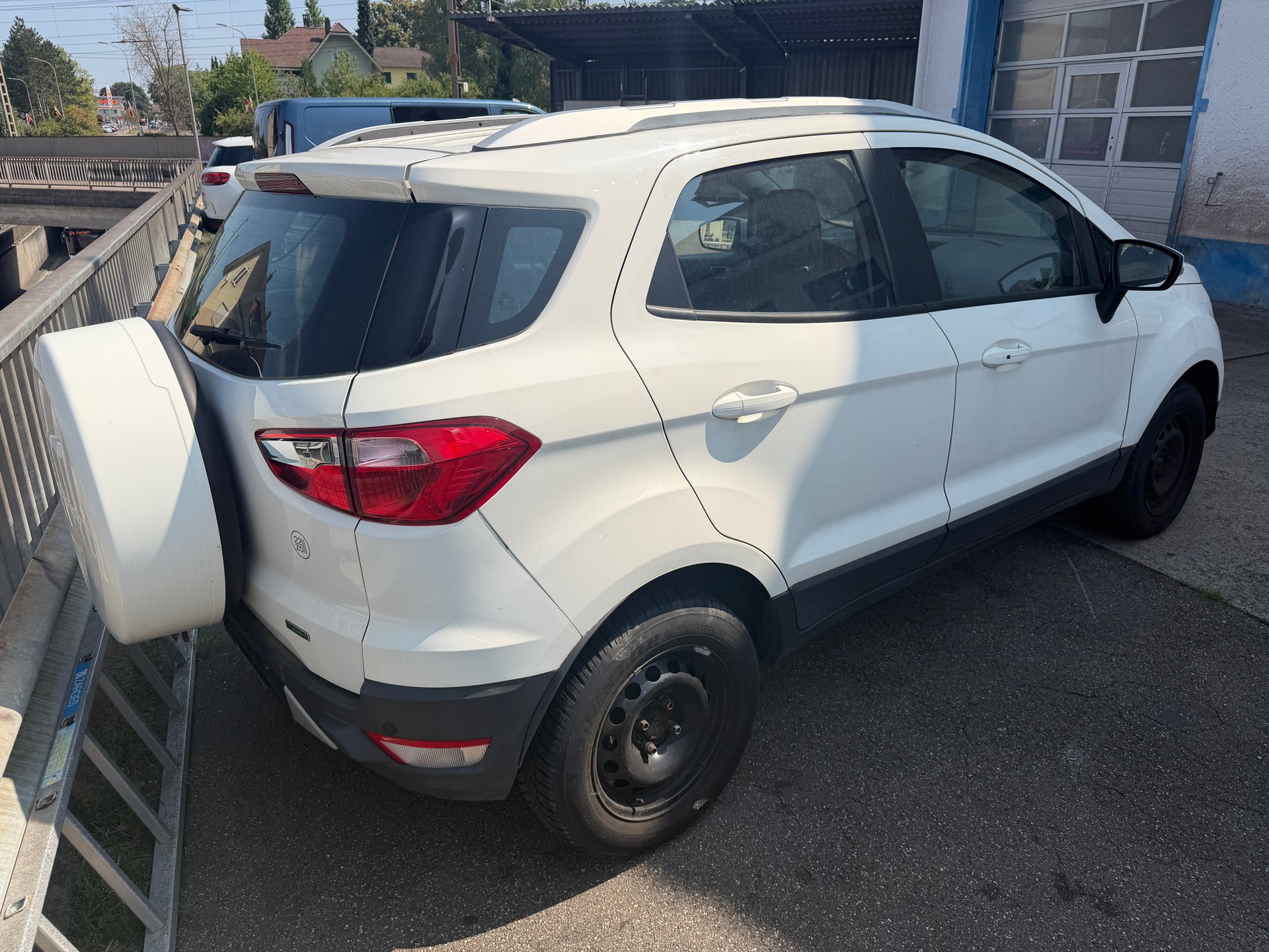 FORD EcoSport 1.0 SCTi Titanium-image-3
