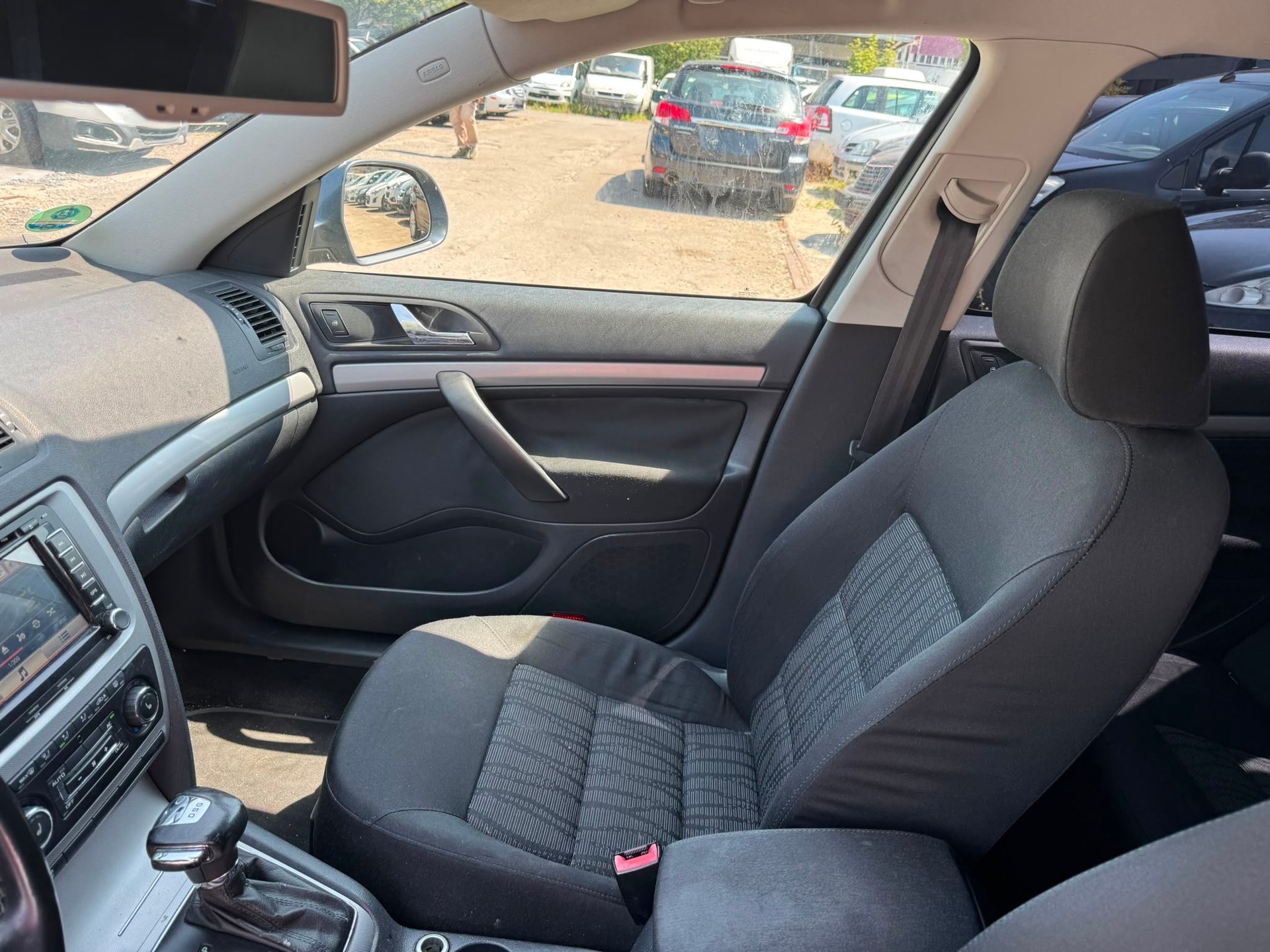 SKODA Octavia Combi 1.9 TDI Elegance DSG-image-11