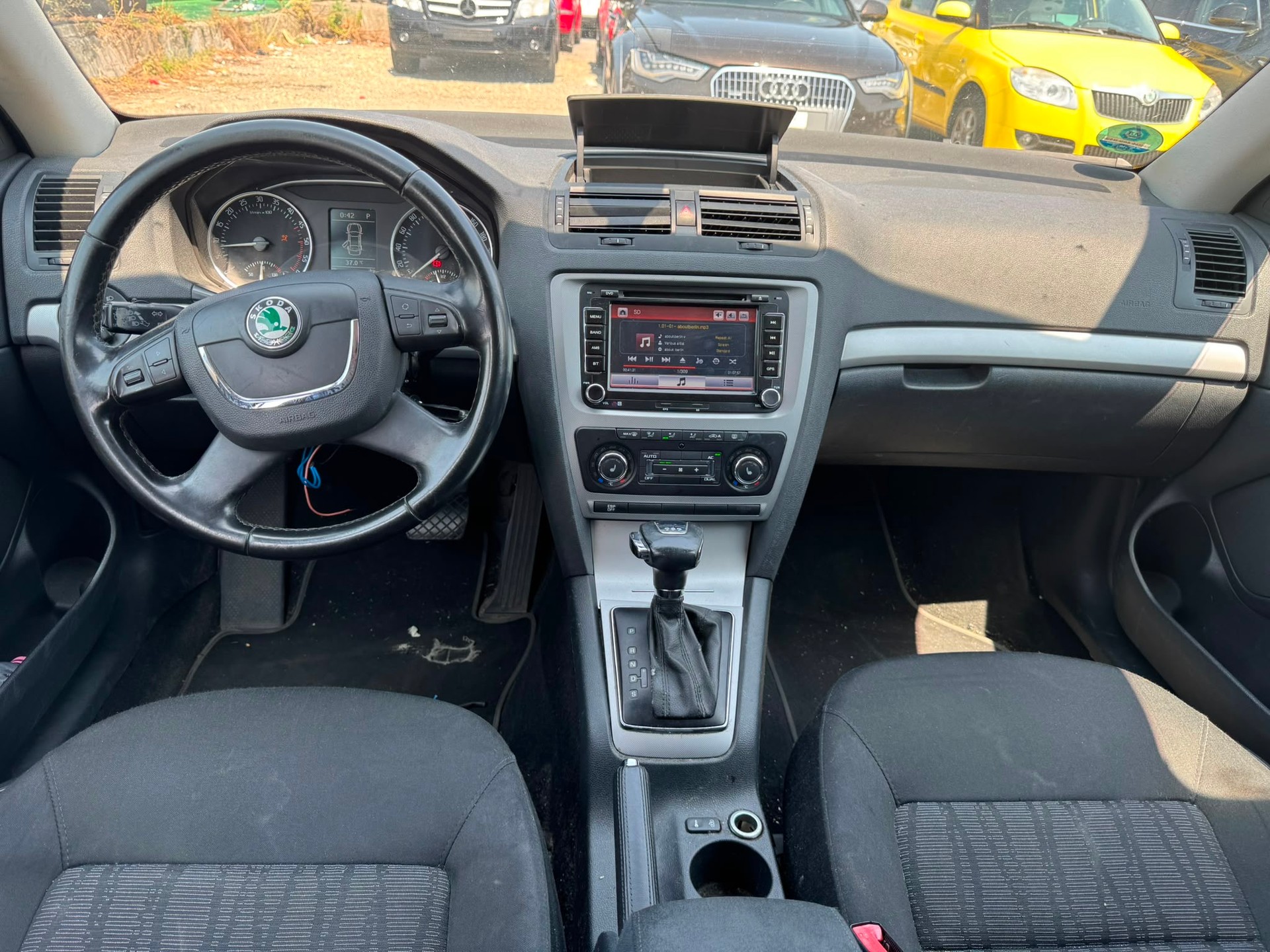 SKODA Octavia Combi 1.9 TDI Elegance DSG-image-10