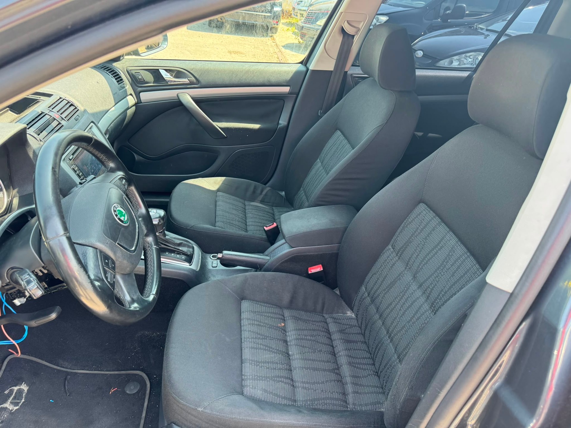 SKODA Octavia Combi 1.9 TDI Elegance DSG-image-15