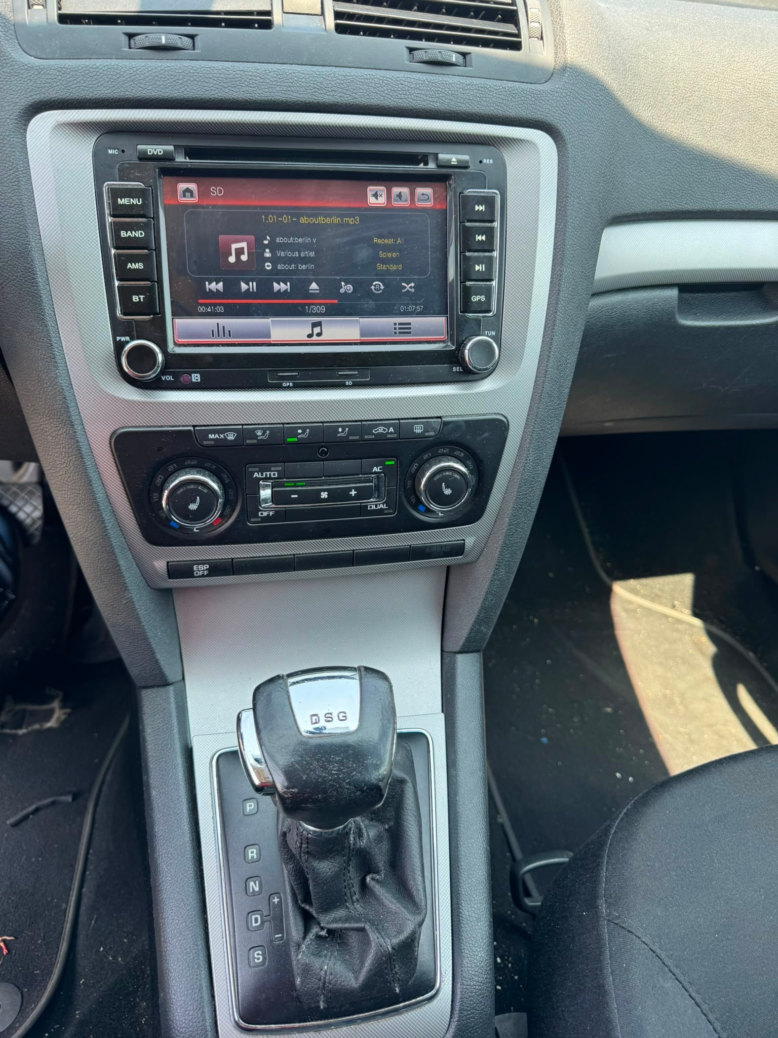 SKODA Octavia Combi 1.9 TDI Elegance DSG-image-12