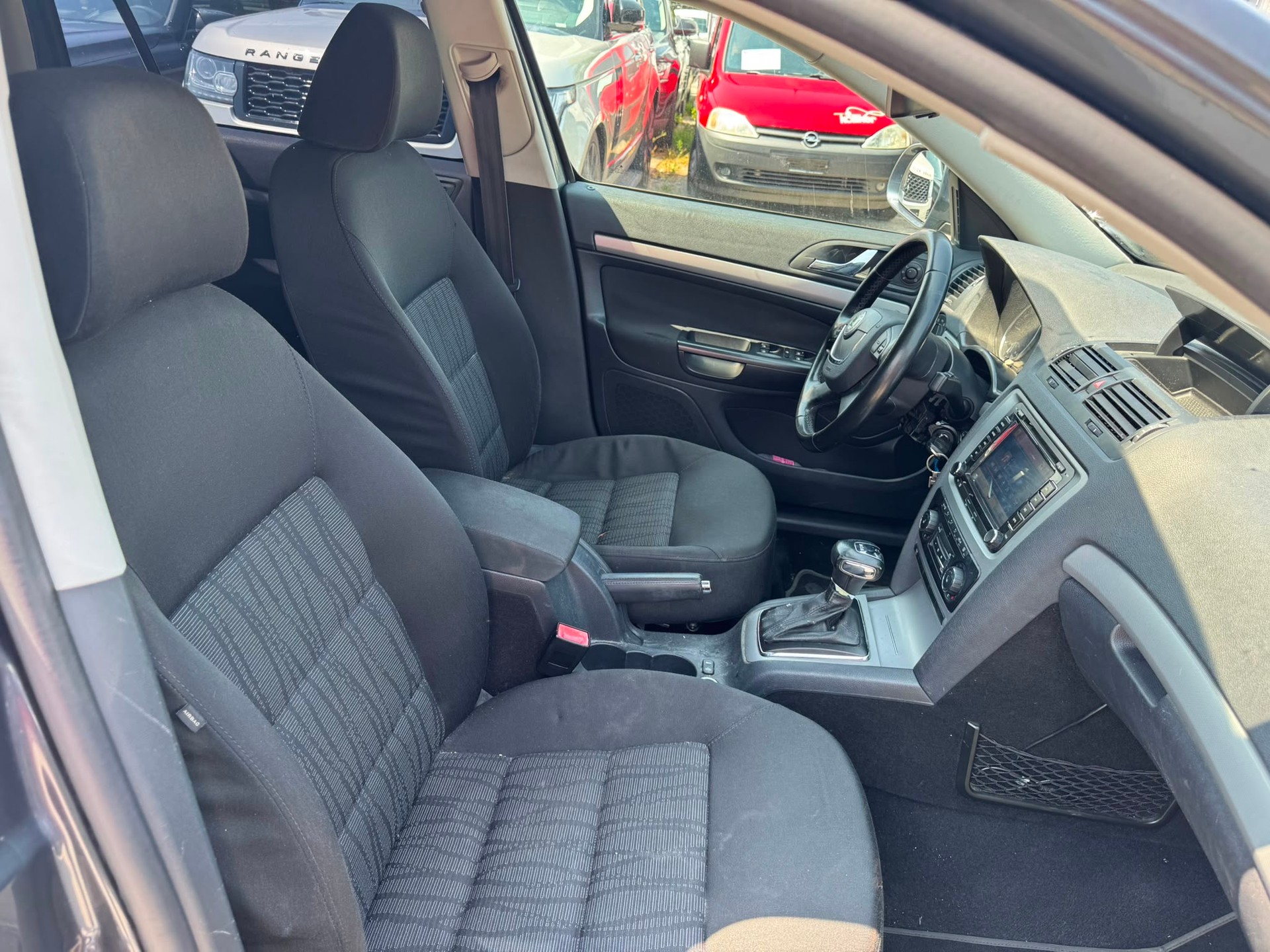 SKODA Octavia Combi 1.9 TDI Elegance DSG-image-4
