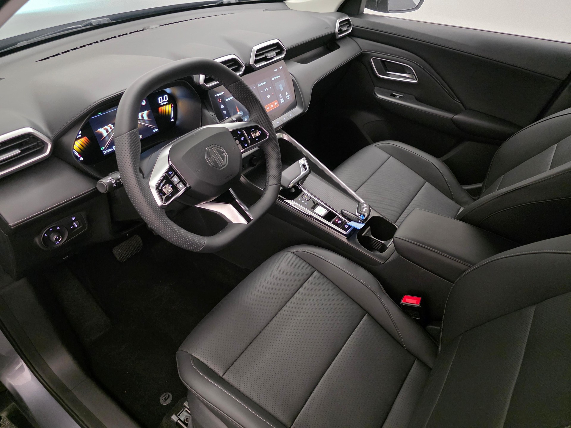 MG ZS 1.5 Hybrid+ Luxury-image-9